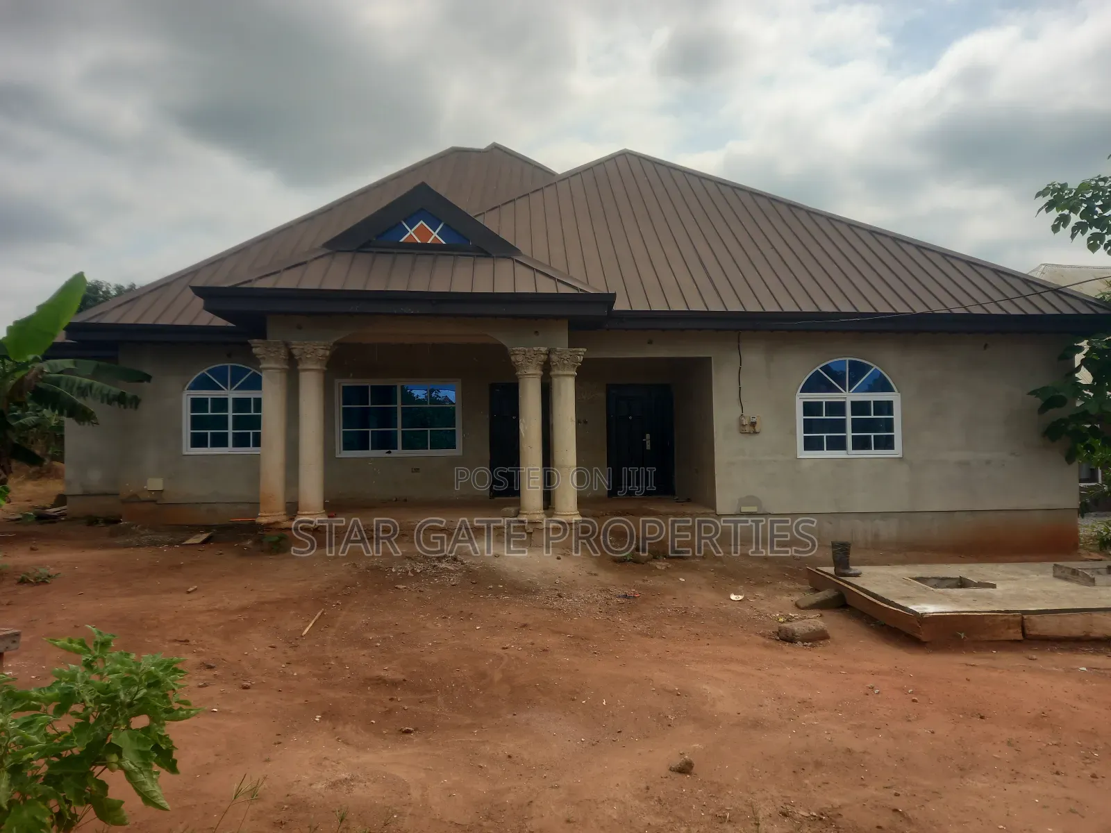 5bdrm House in Near Afari Military, Kumasi Metropolitan for sale