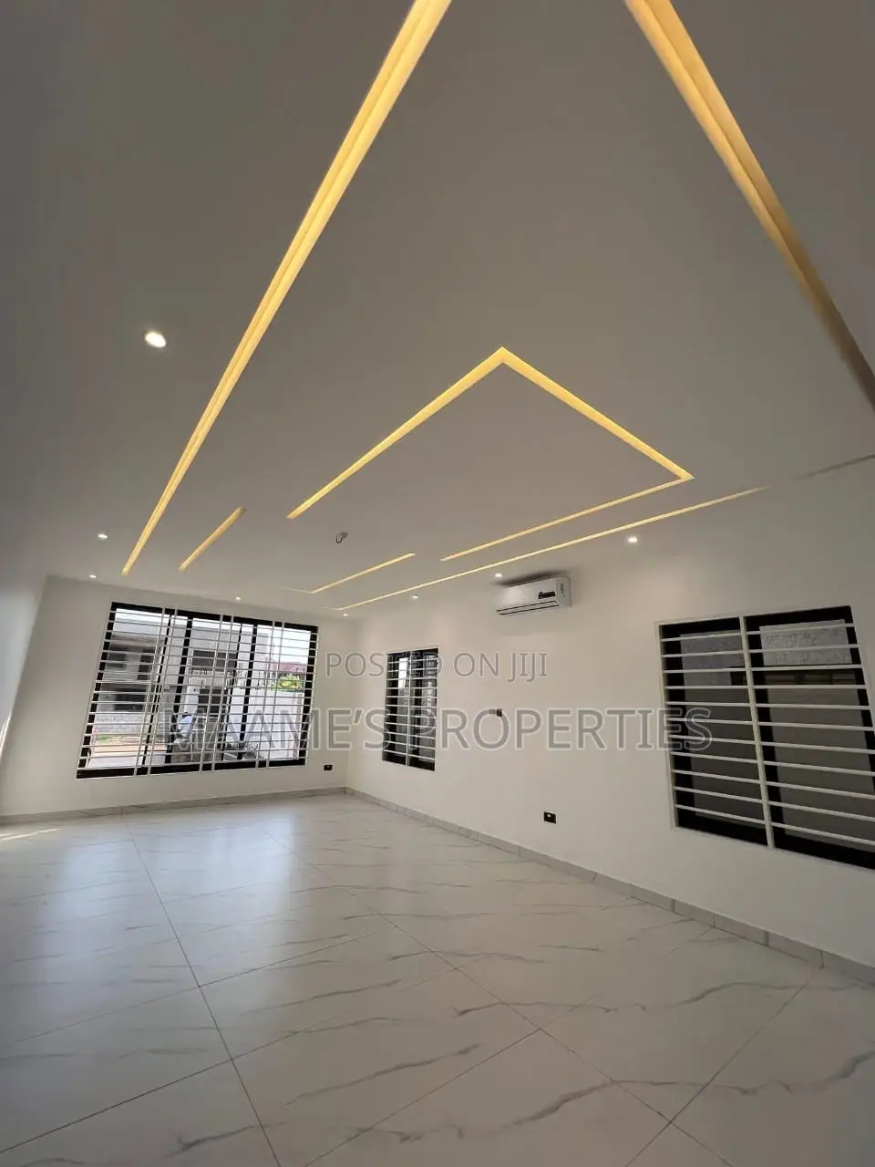 4bdrm Duplex in East Legon for sale