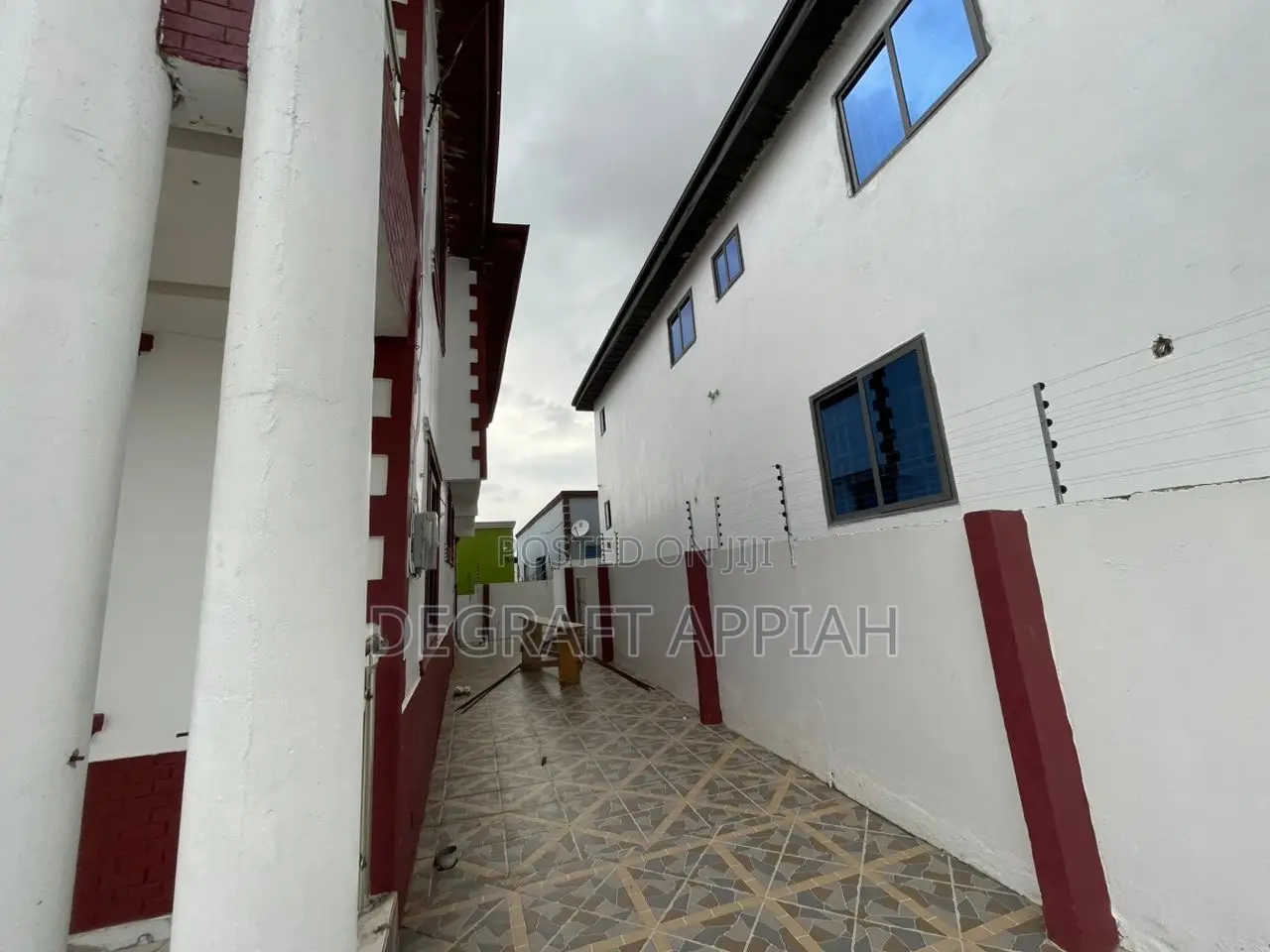 5bdrm House in Kronum Abuohia, Kumasi Metropolitan for sale