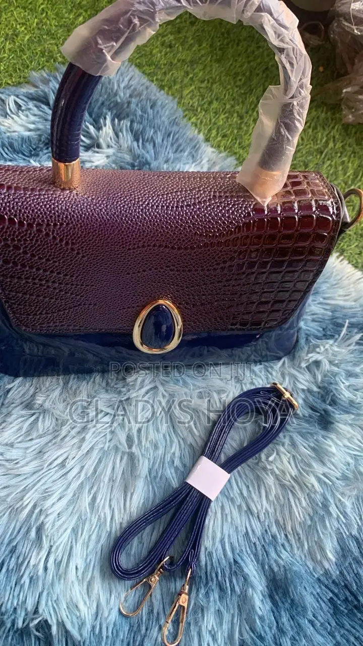 Ladies Simple Crossbody Handbag