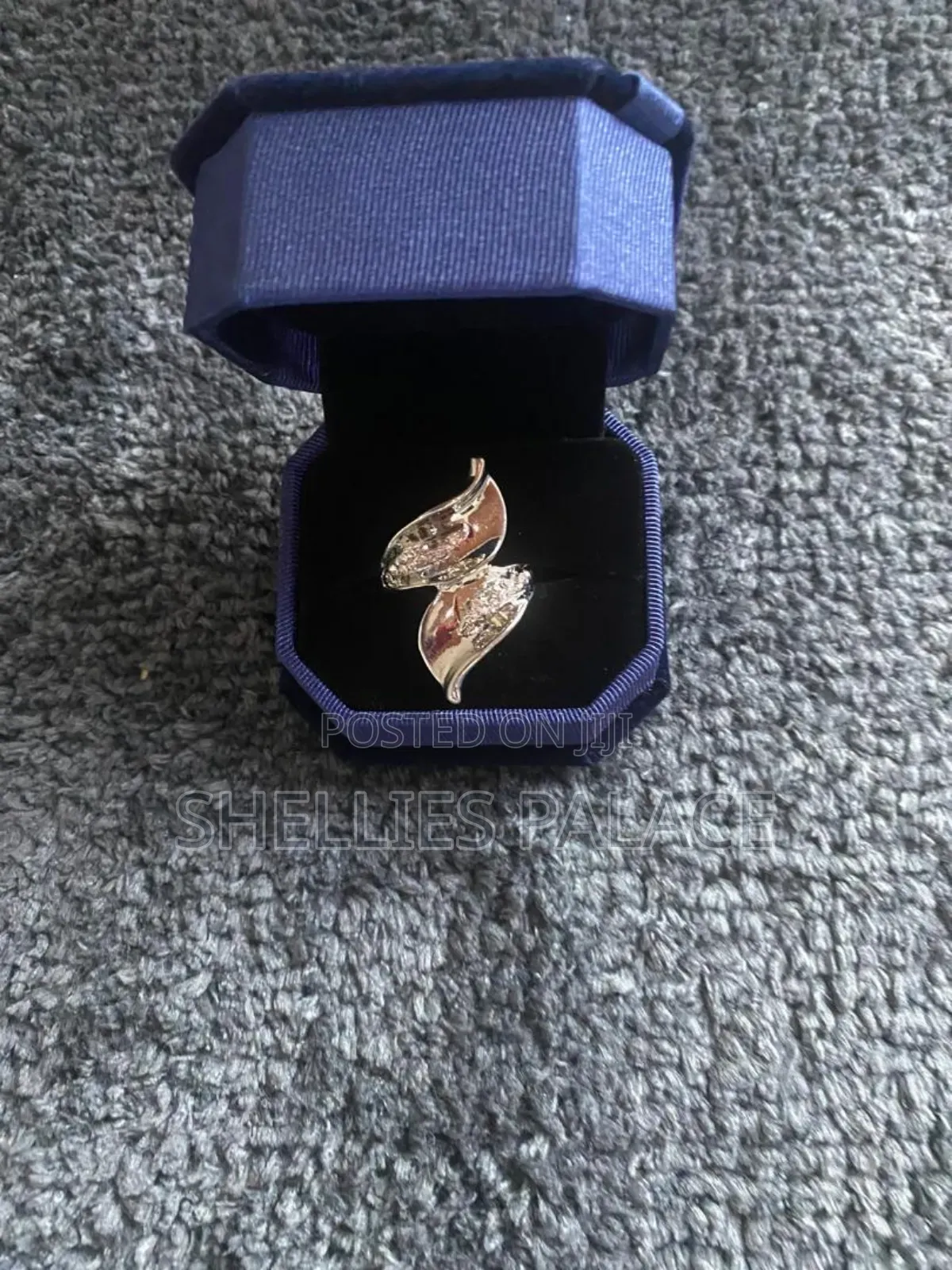 Women Fashionable Solid Stone Leafy Shaped Ring