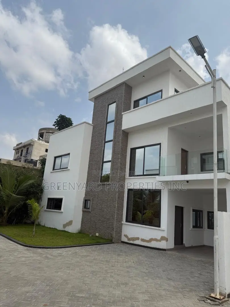 Furnished 4bdrm Townhouse / Terrace in East, Airport Residential Area