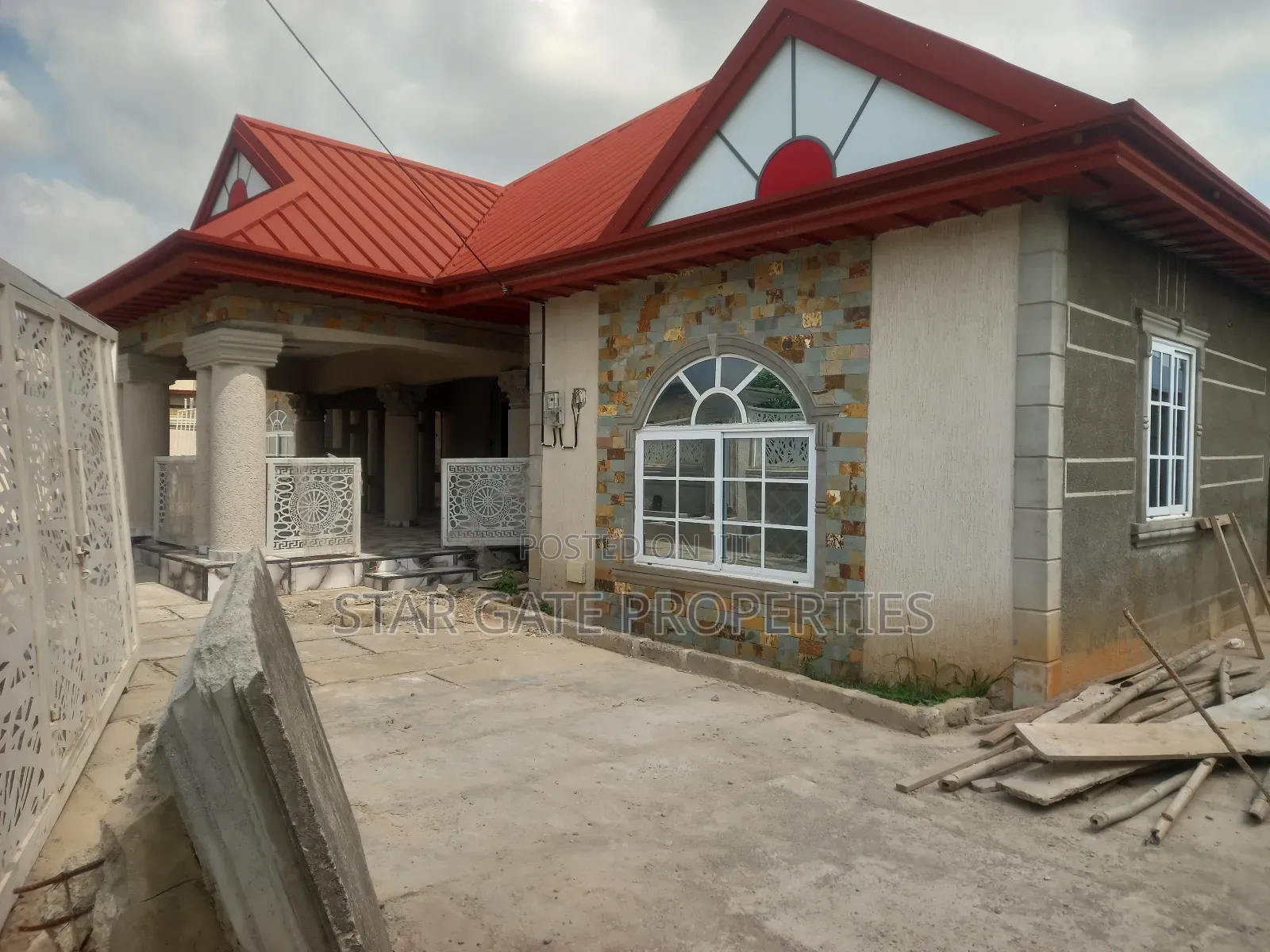 Furnished 8bdrm House in Atonsu Esereso, Kumasi Metropolitan for sale