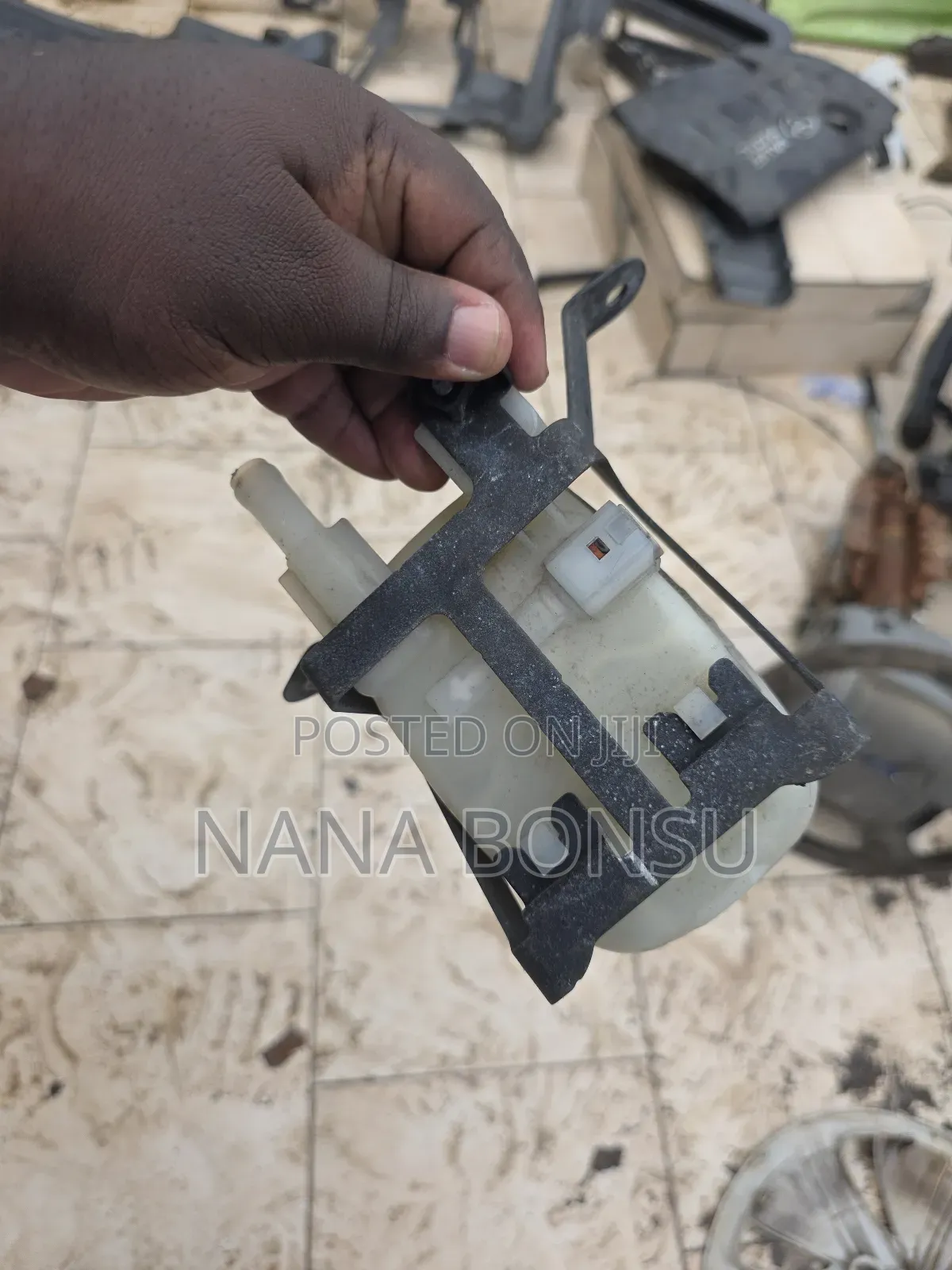 Toyota Voxy Break Fluid Container