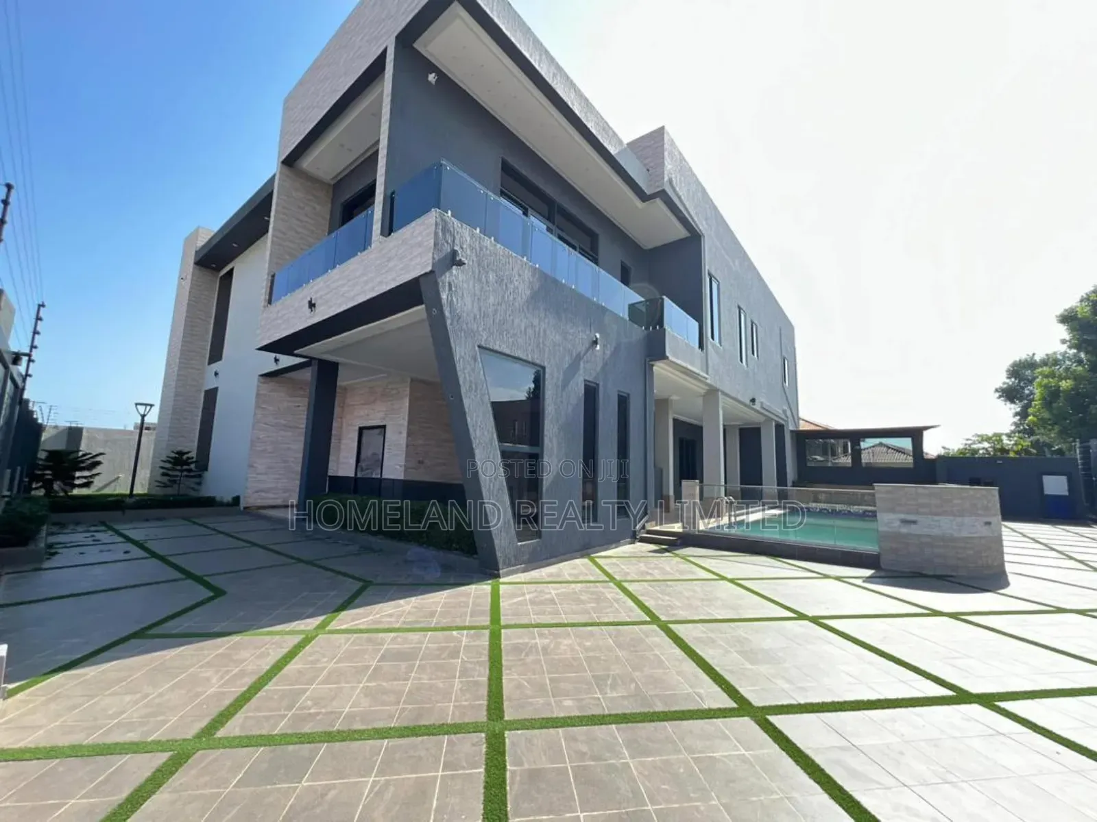 5bdrm Duplex in East Airport for sale