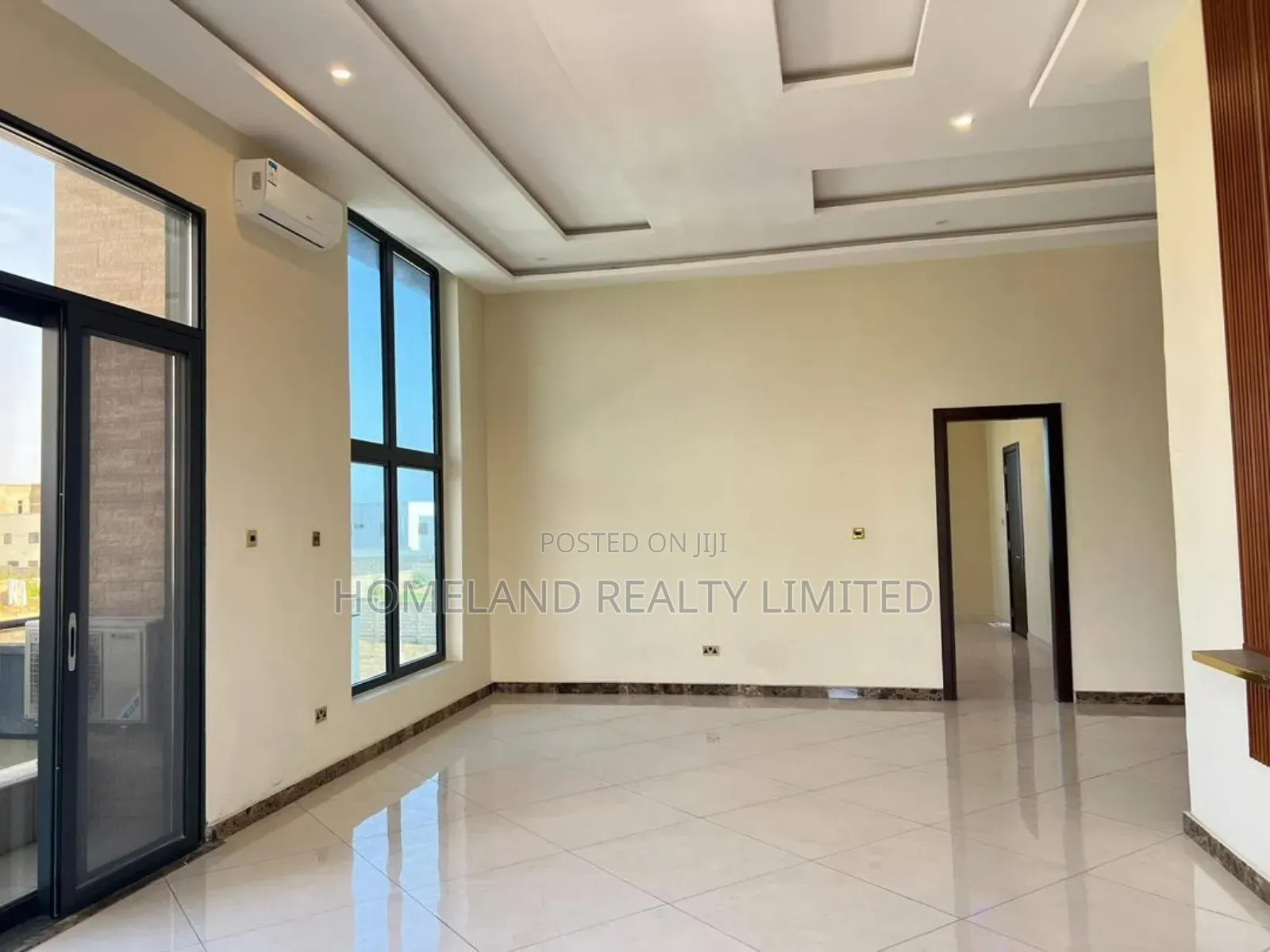5bdrm Duplex in East Airport for sale