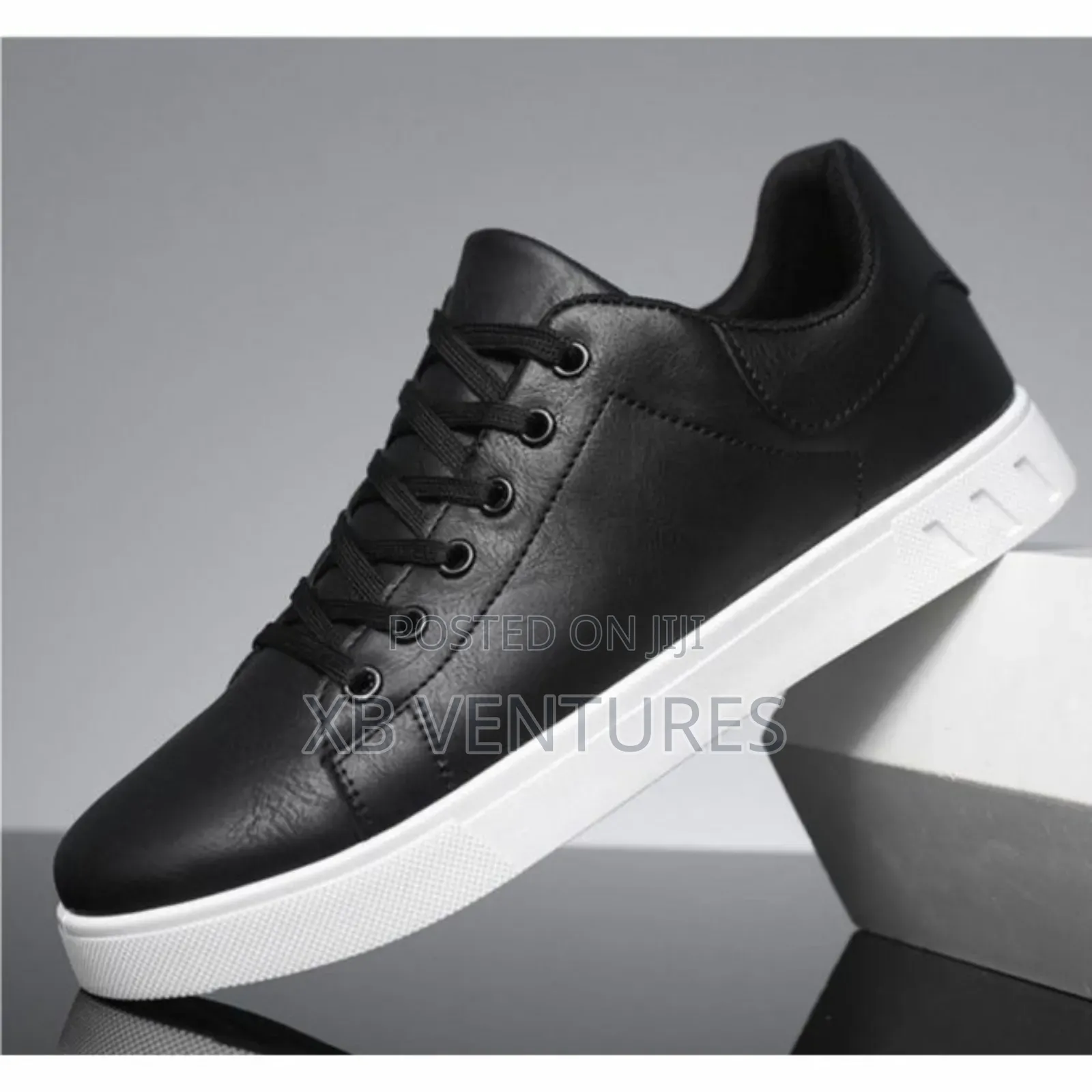 Bold Looks Lace Up
Men's Canvas Shoes
Sneakers