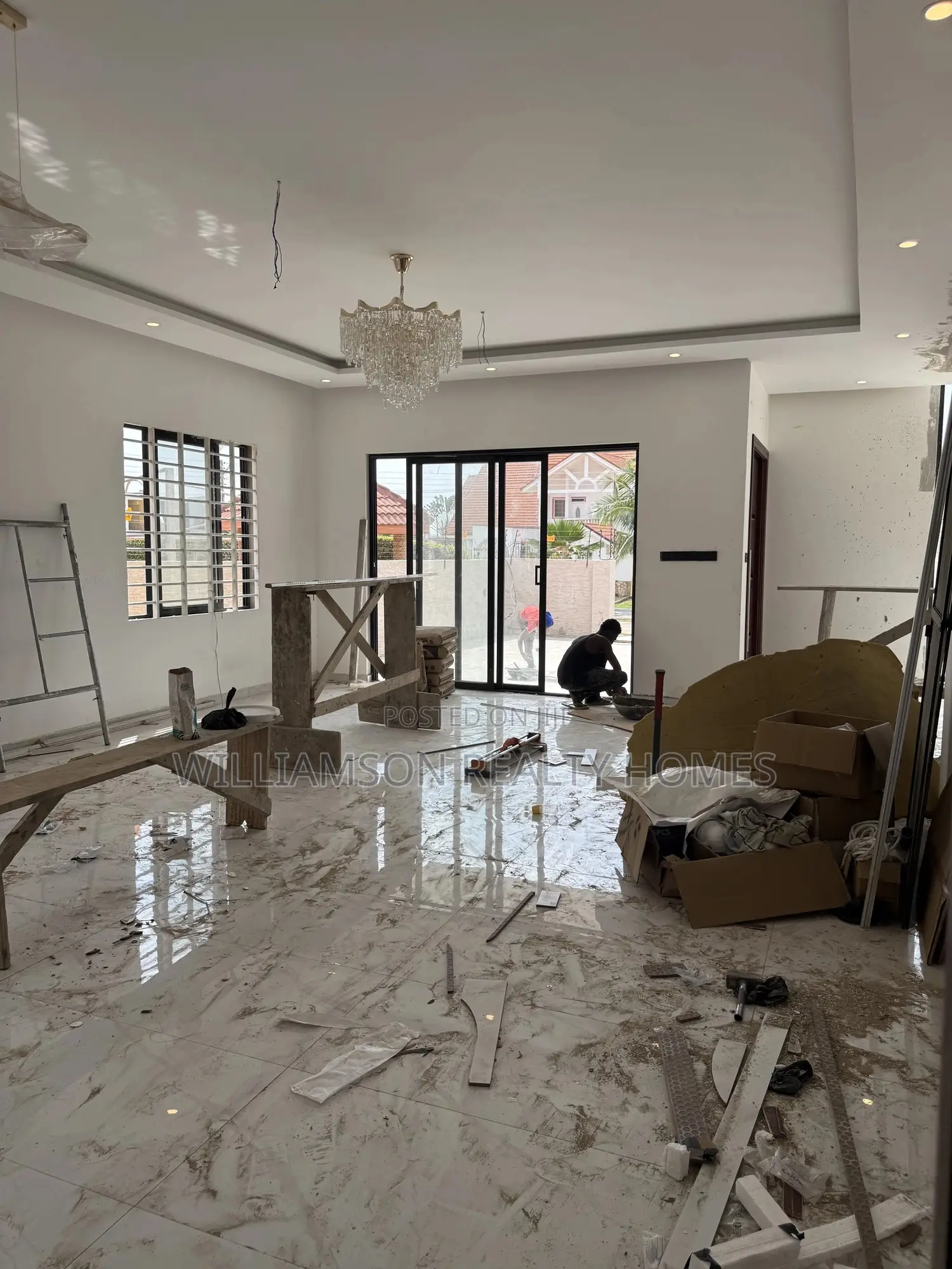 5bdrm Duplex in Community 20 Estate, Spintex for sale