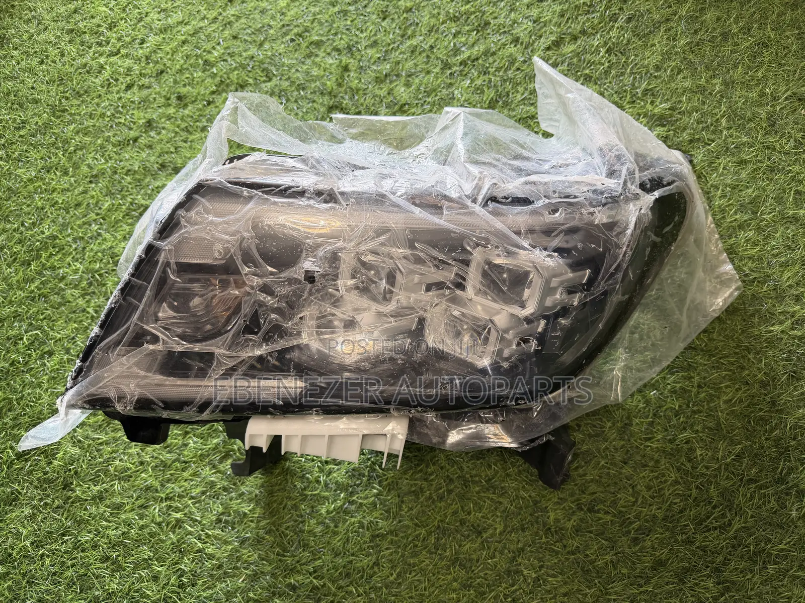 Nissan Navara 2022 Headlights