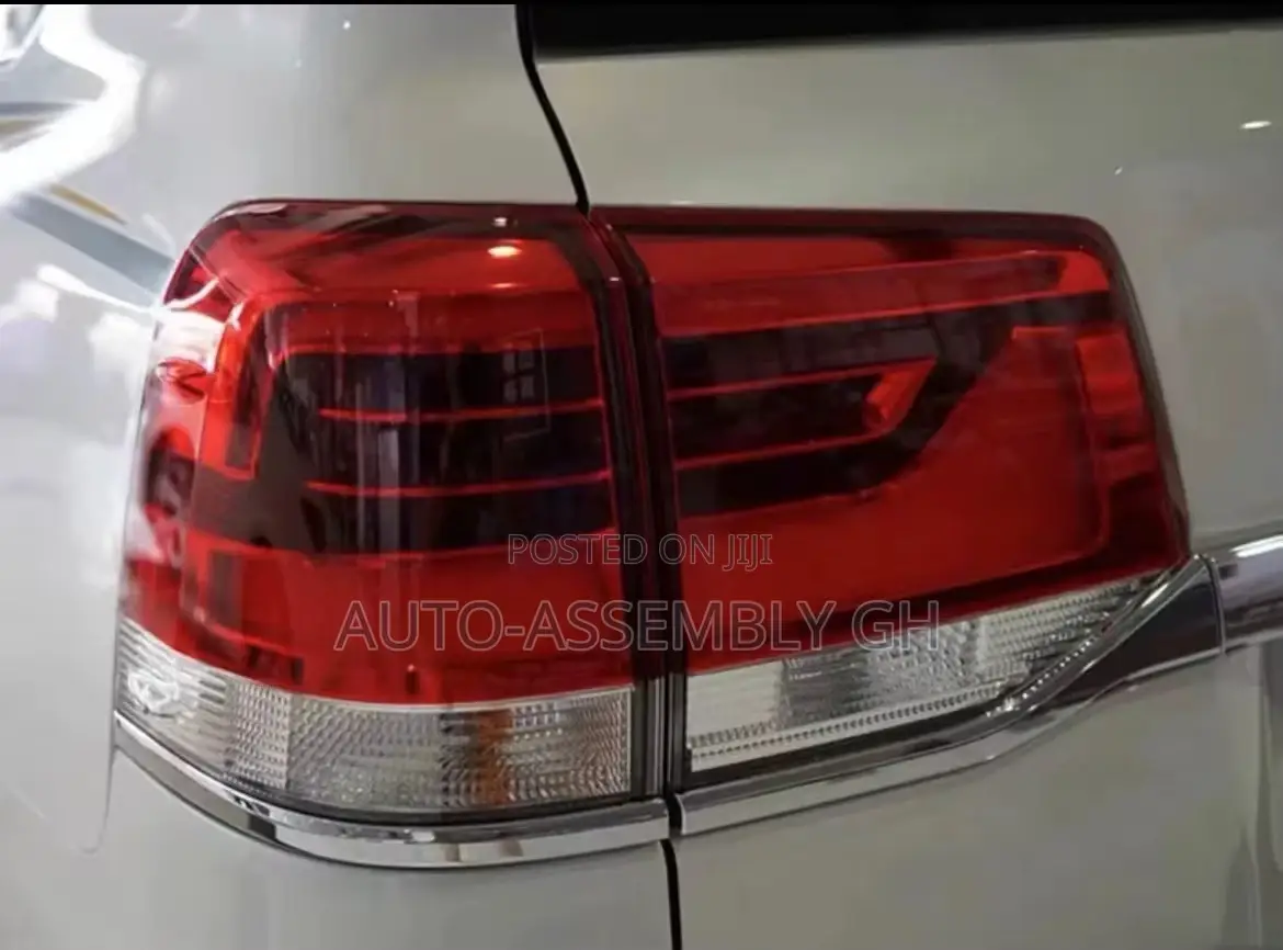 Land Cruiser 200 (2016-2021) Tail Light Set