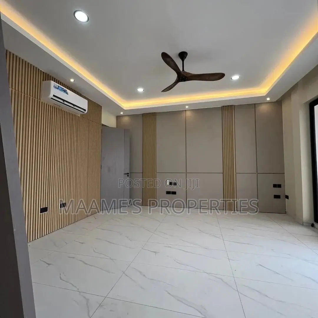 4bdrm Duplex in East Legon for sale