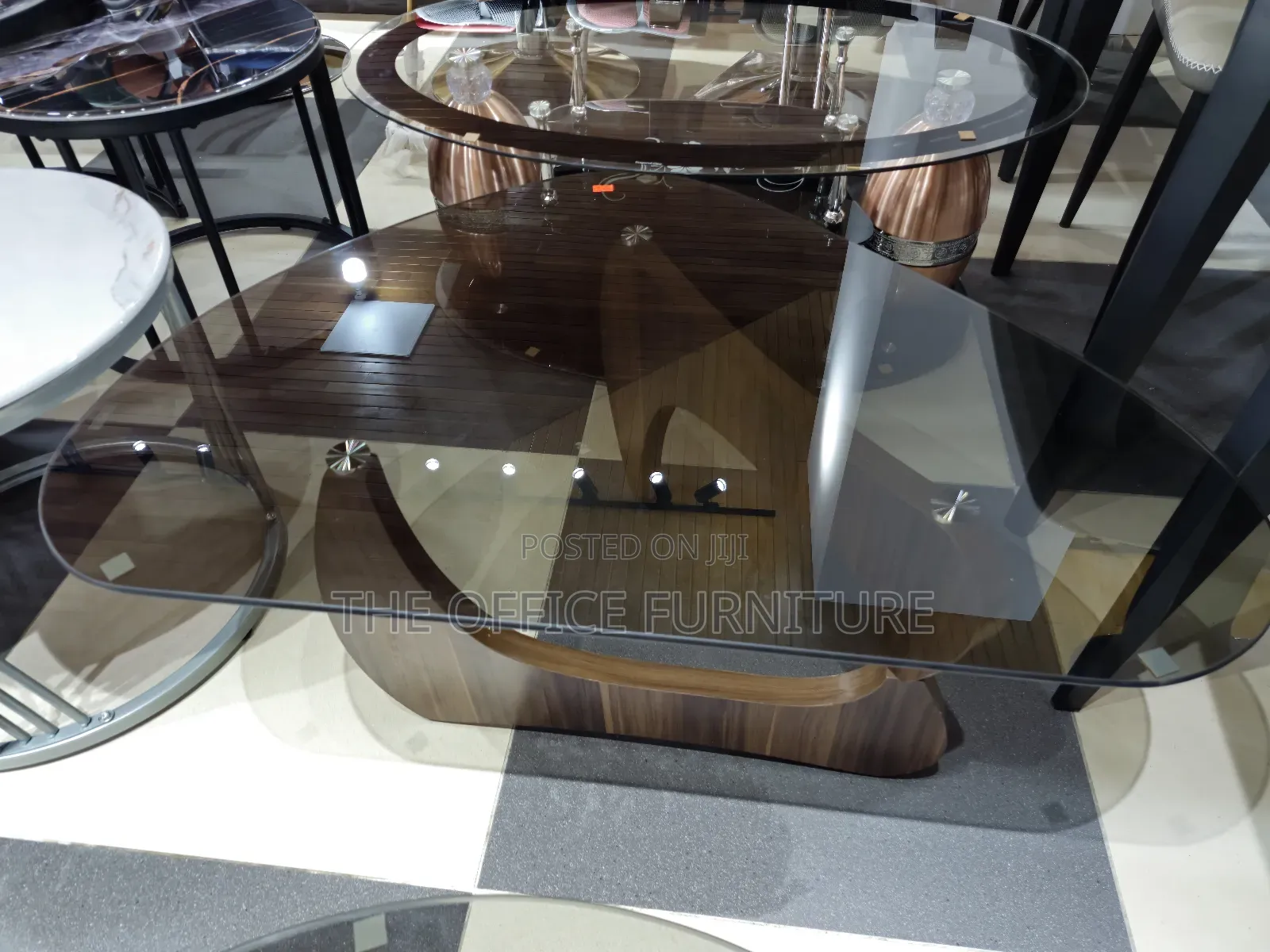 Noguchi Glass Centre Table(Small)