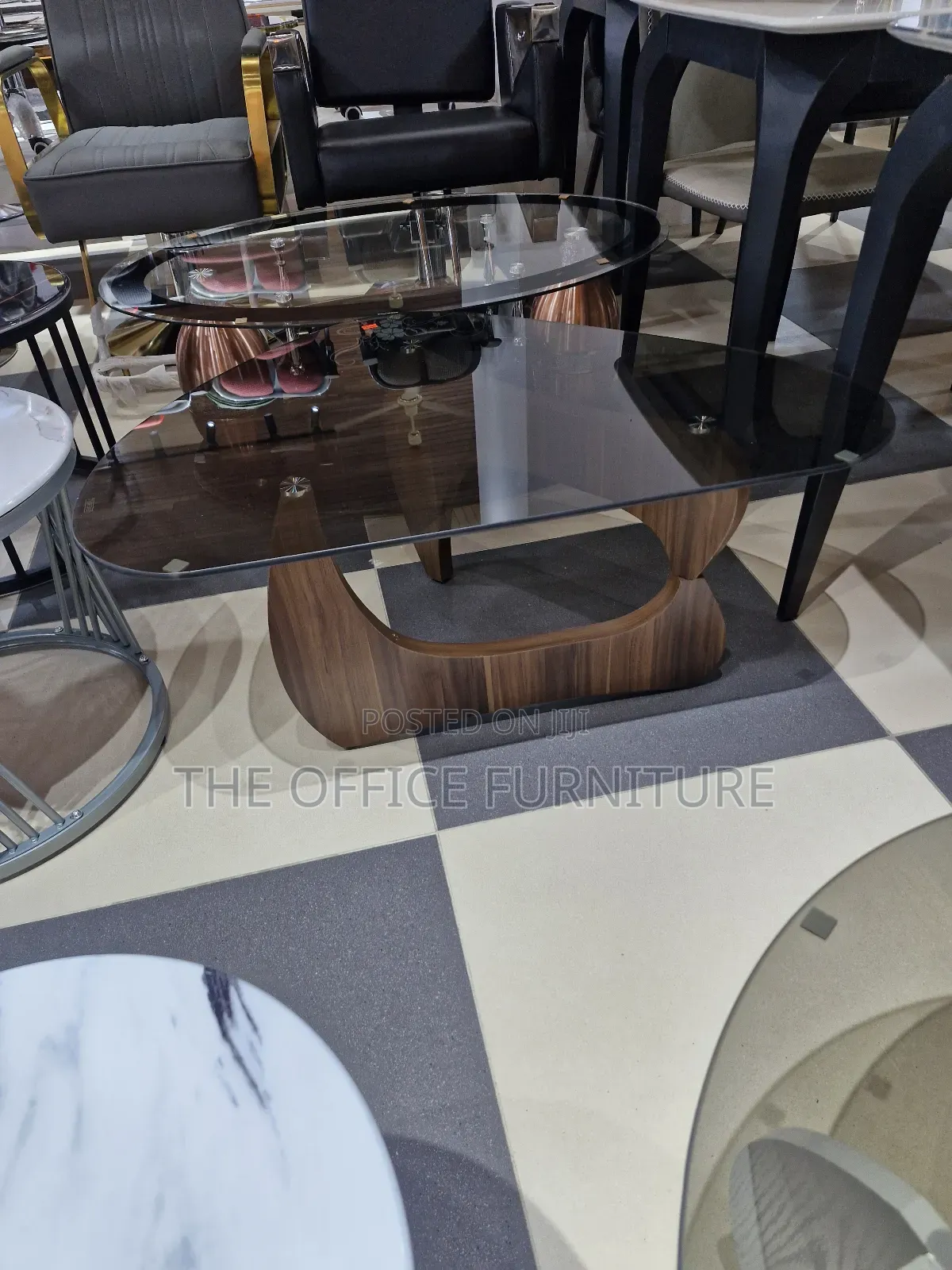 Noguchi Glass Centre Table(Small)