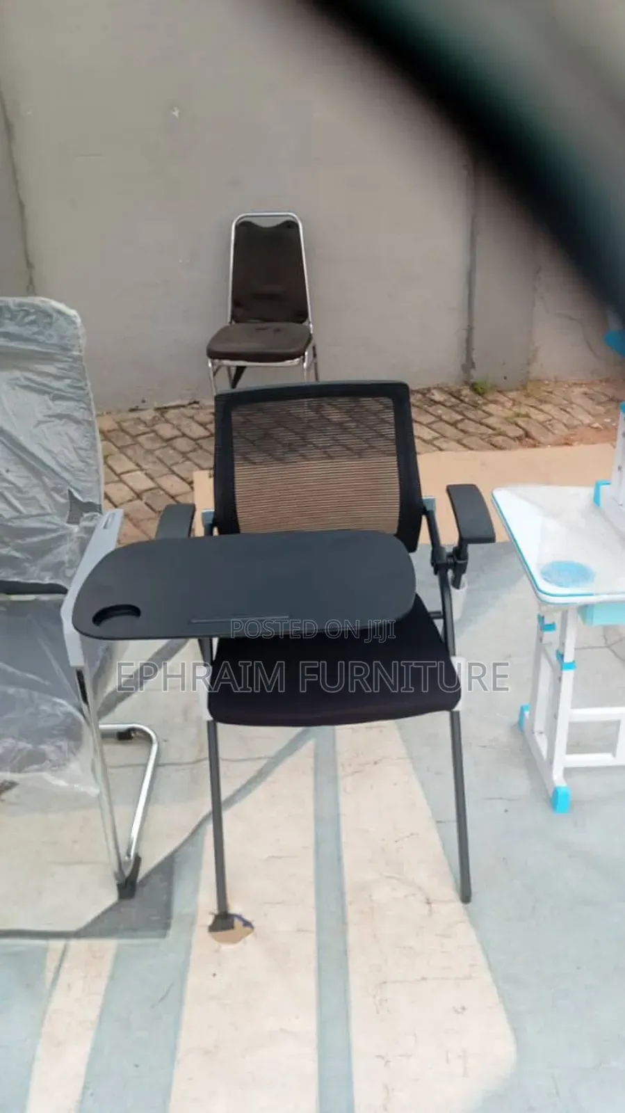 Stud Chair With Pad