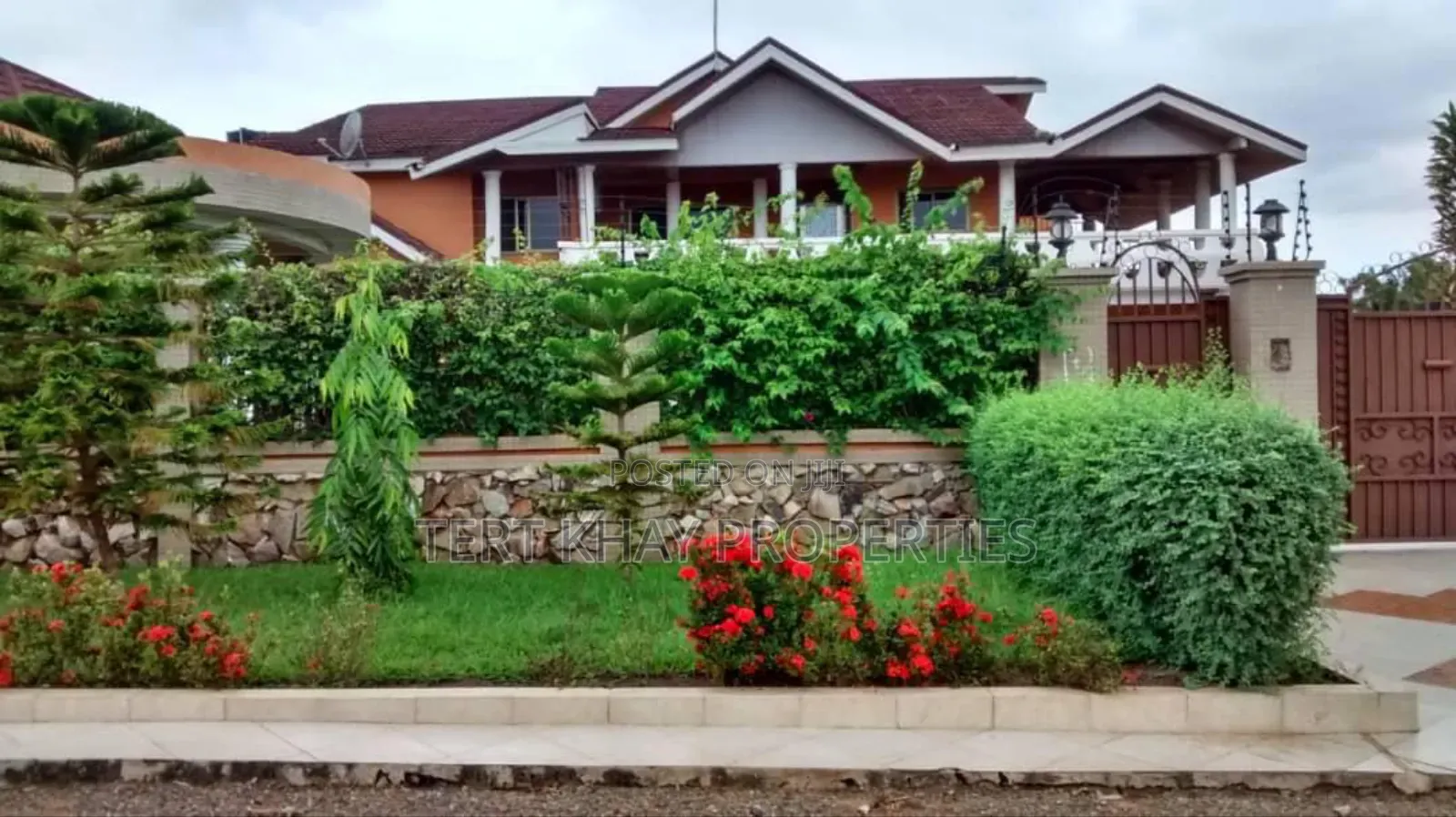7bdrm House in Community 22, Tema Metropolitan for sale