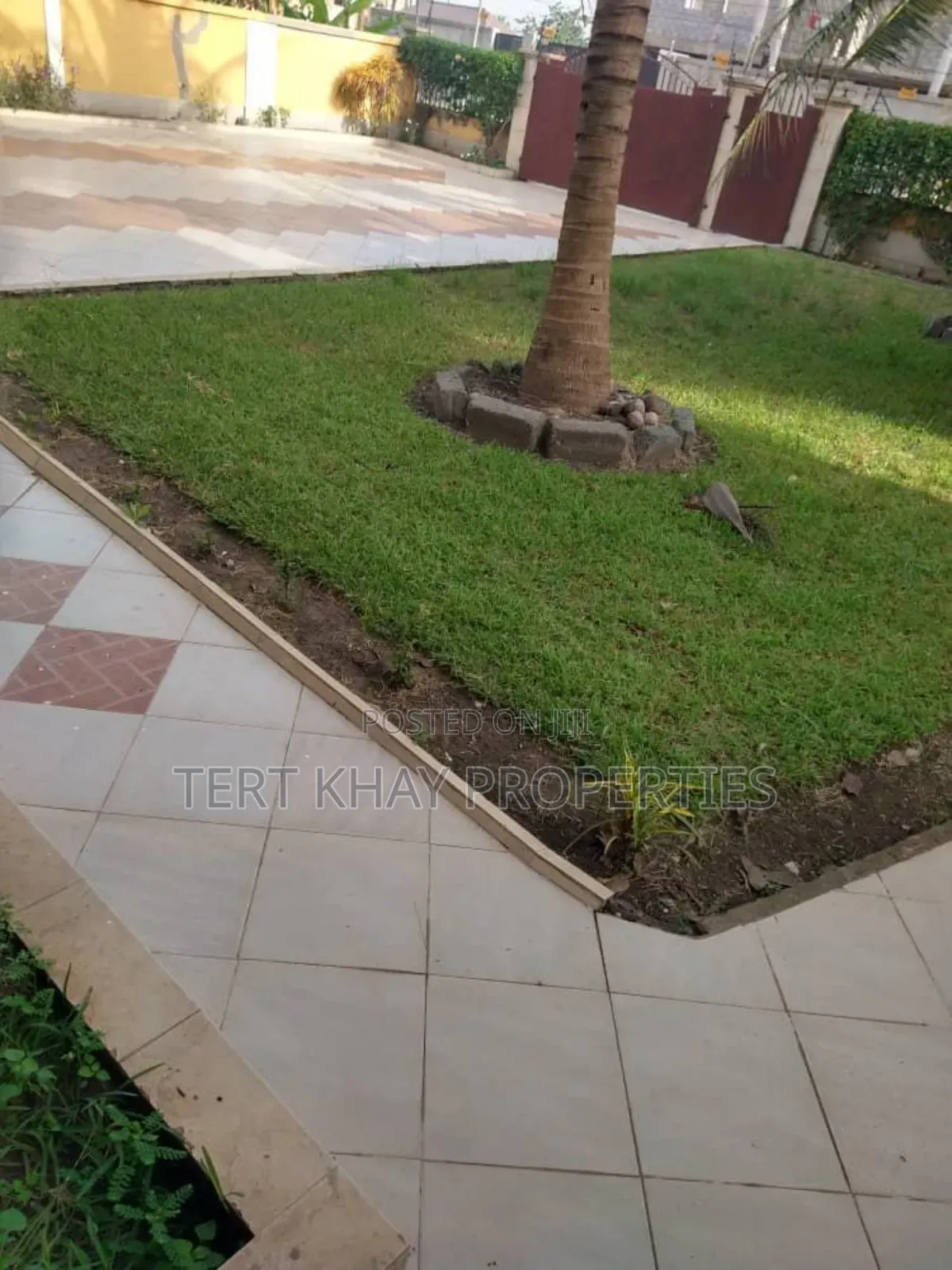 7bdrm House in Community 22, Tema Metropolitan for sale
