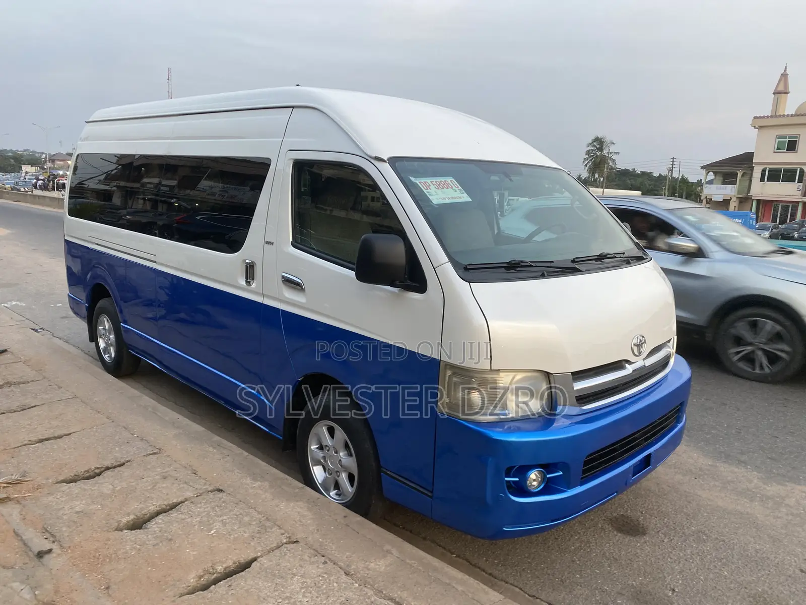 Toyota HiAce 2012 Black