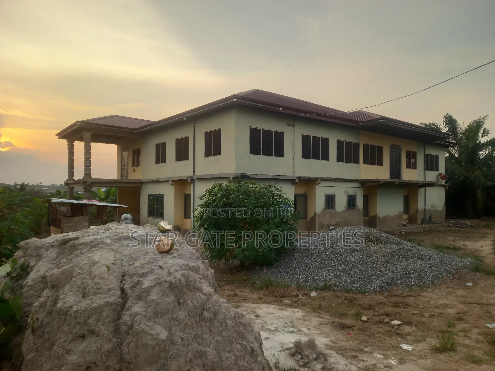 10bdrm House in Ejisu Abenase for sale