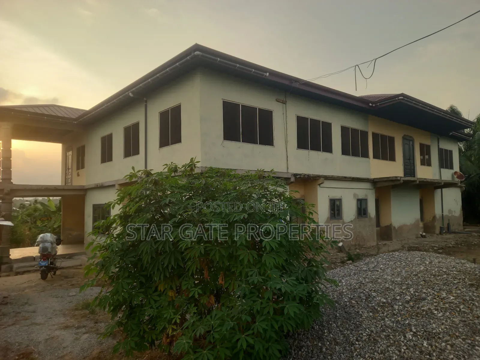 10bdrm House in Ejisu Abenase for sale