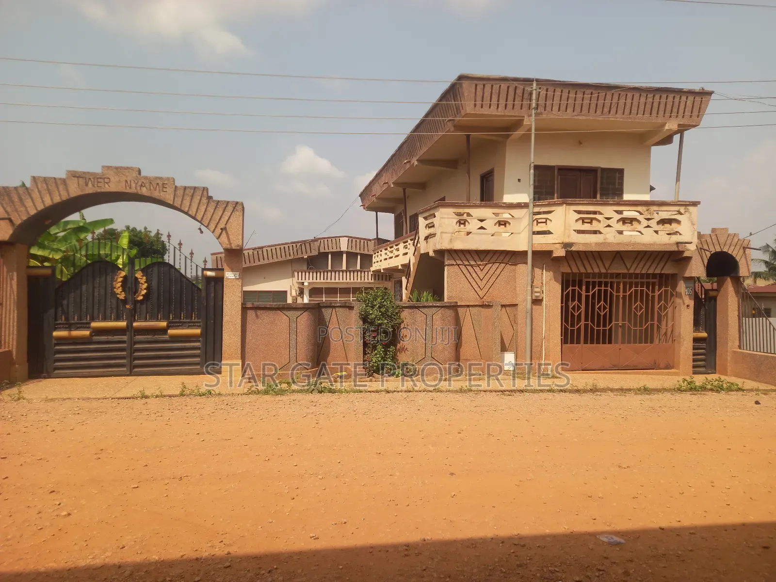 12bdrm House in Tanoso, Kumasi Metropolitan for sale
