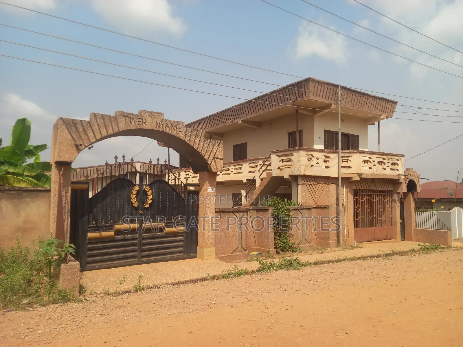 12bdrm House in Tanoso, Kumasi Metropolitan for sale