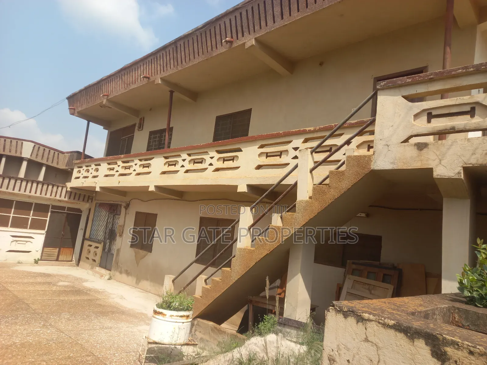 12bdrm House in Tanoso, Kumasi Metropolitan for sale