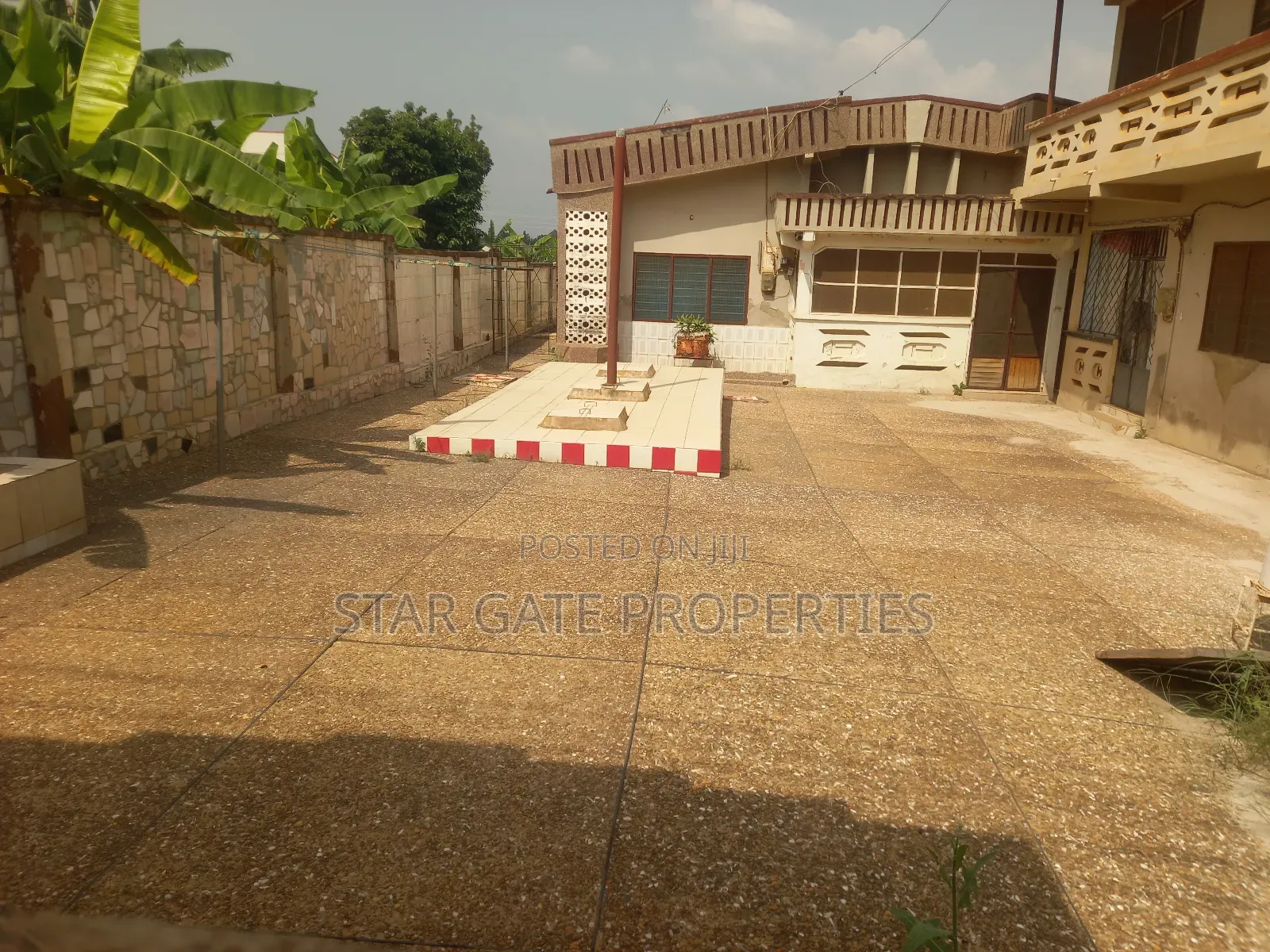 12bdrm House in Tanoso, Kumasi Metropolitan for sale