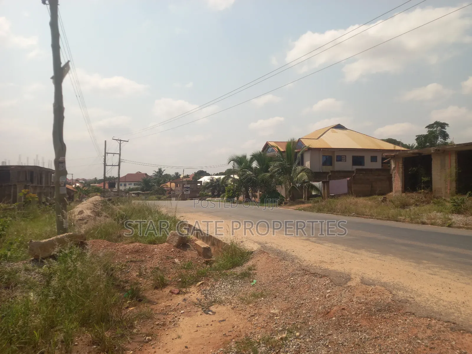 6bdrm House In Kenyasi/Fawoade Road, Kumasi Metropolitan For Sale