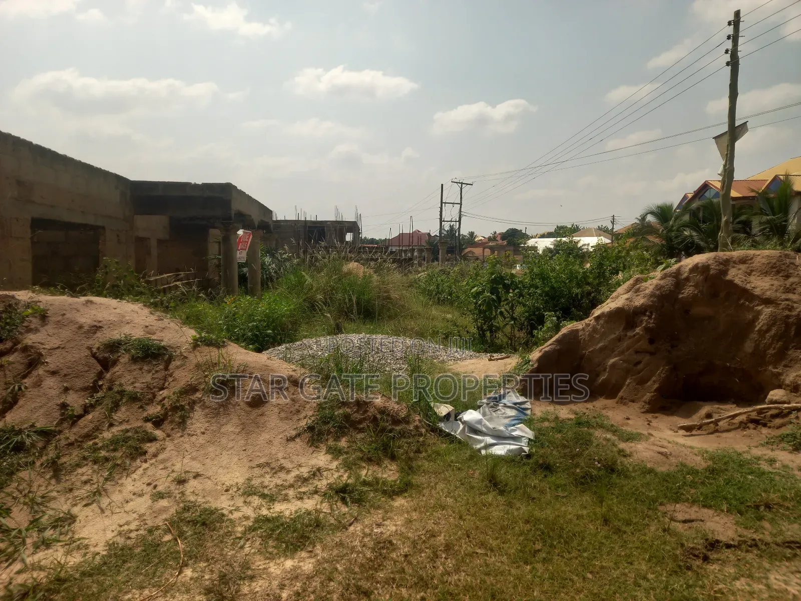 6bdrm House In Kenyasi/Fawoade Road, Kumasi Metropolitan For Sale
