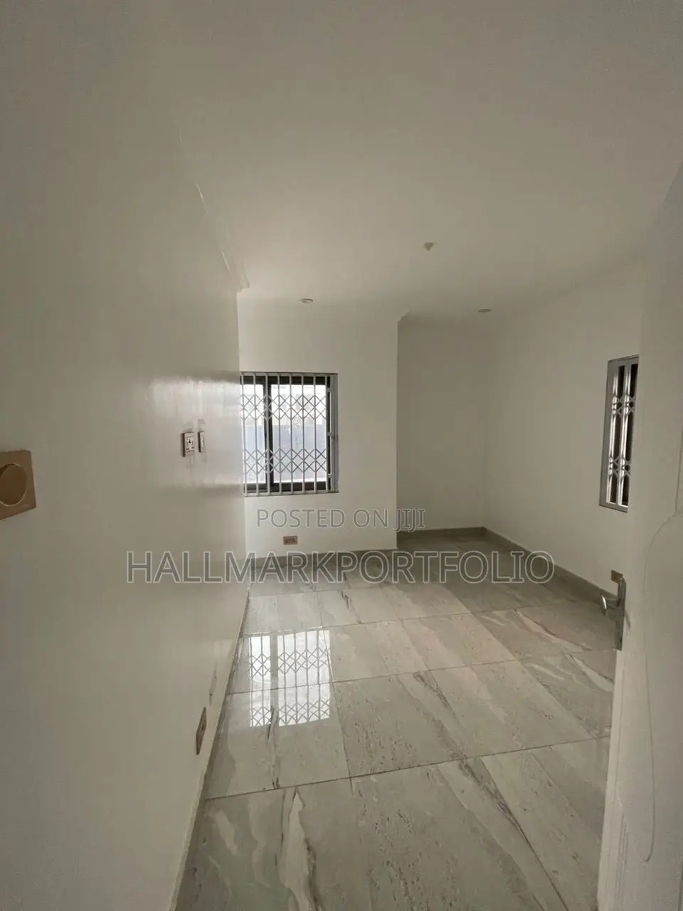 10 Rooms Office Space