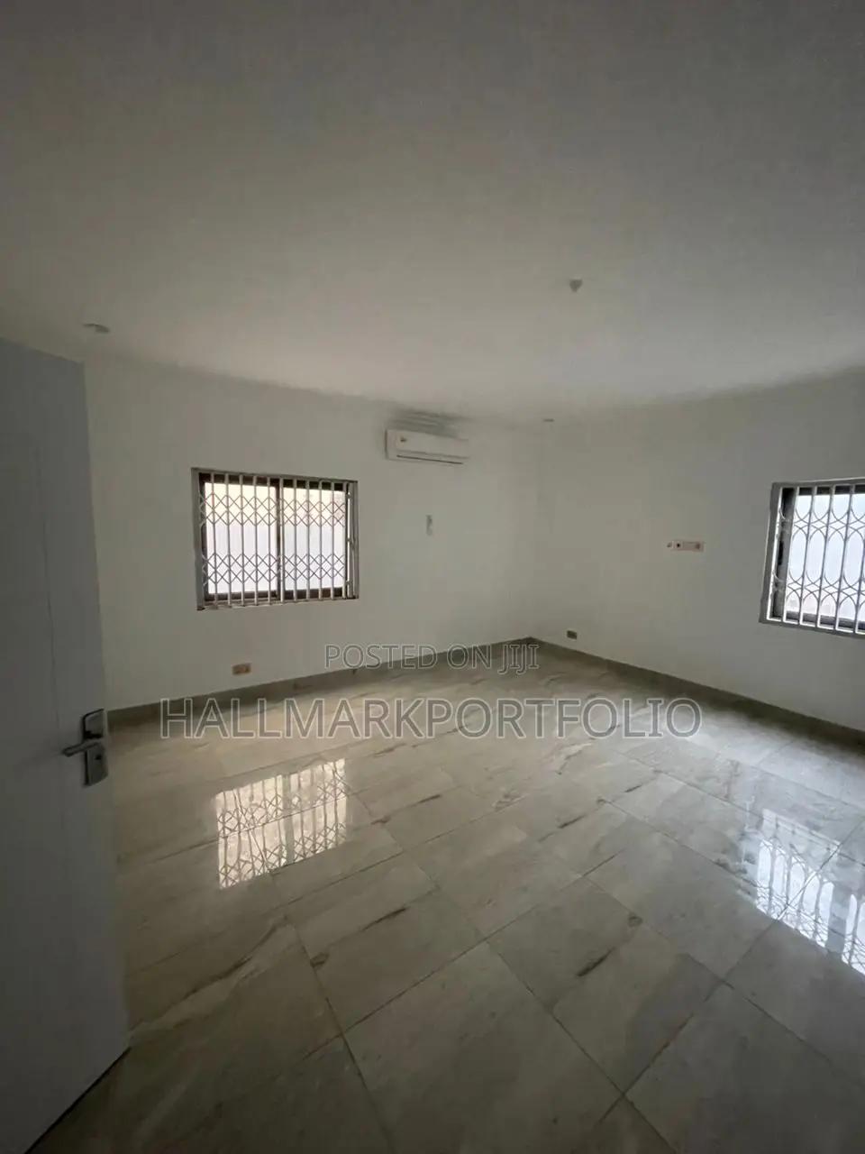 10 Rooms Office Space