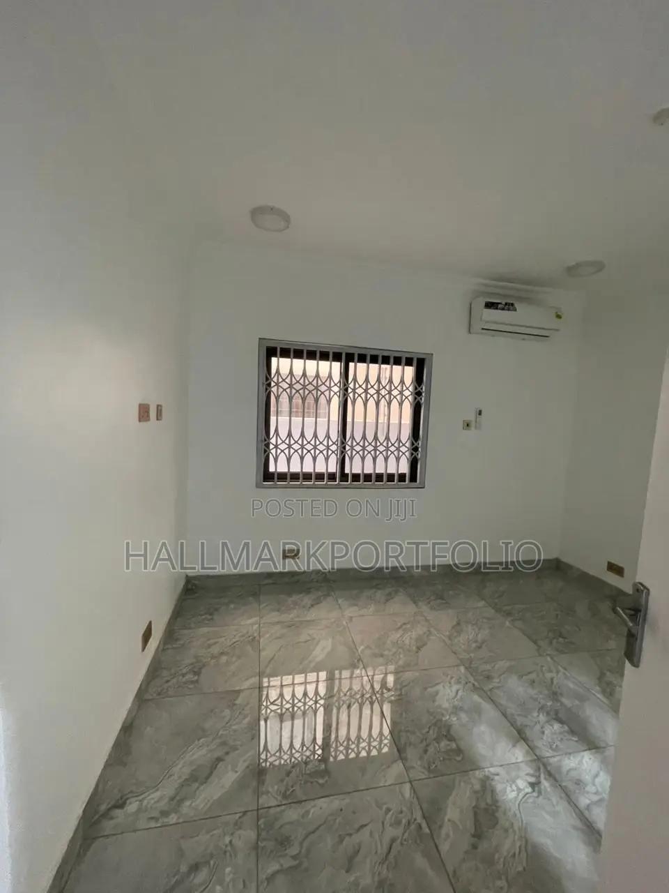 10 Rooms Office Space