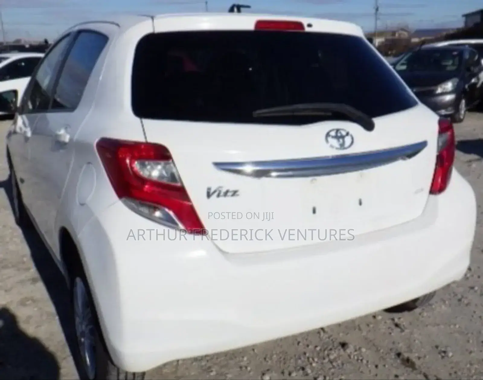 Toyota Vitz 1.3 FWD 5dr 2015 White