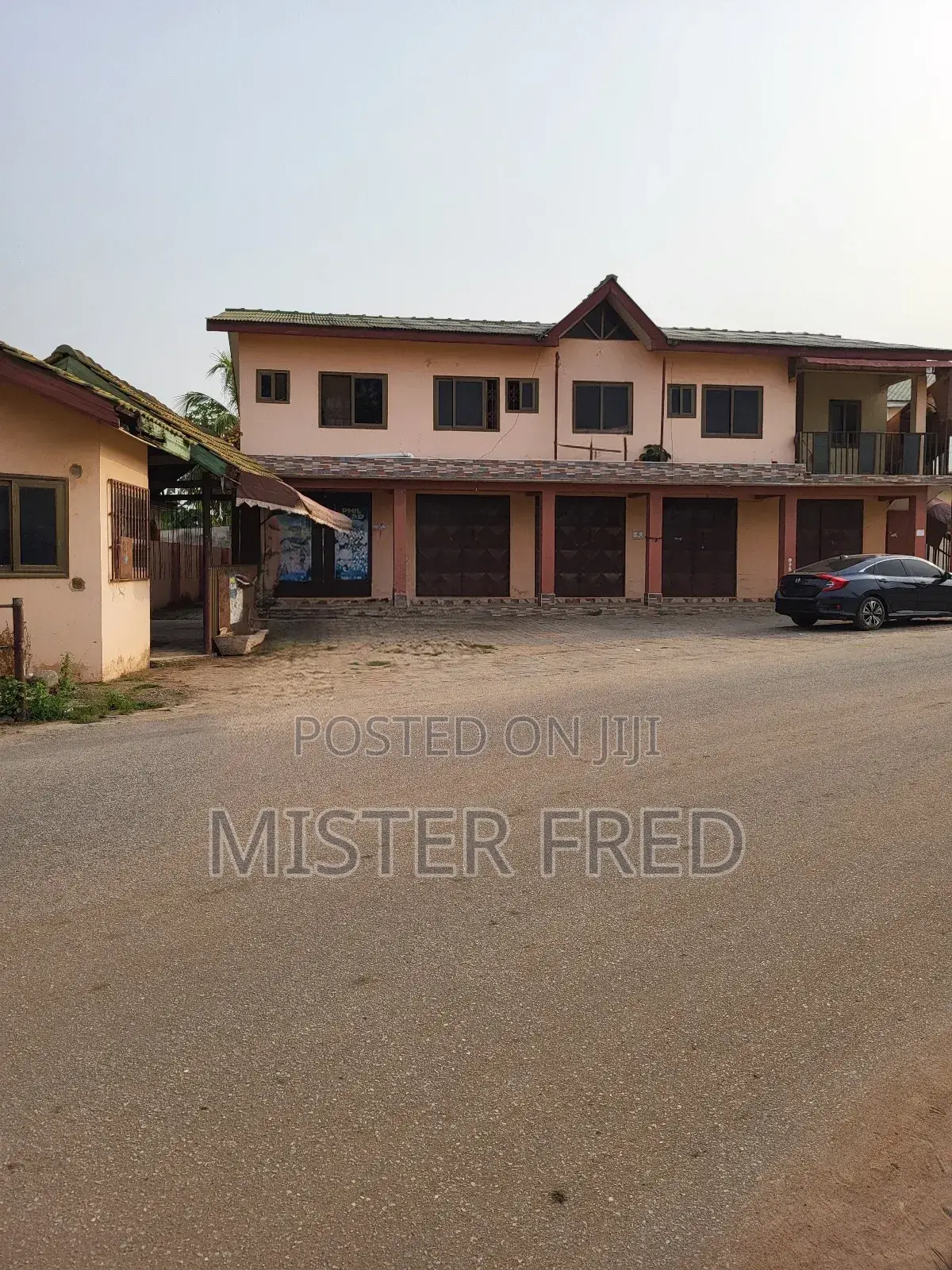 9bdrm Apartment in Scc, Weija for sale