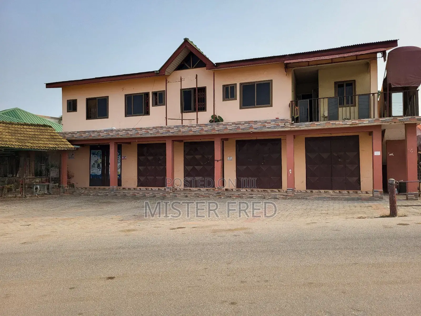 9bdrm Apartment in Scc, Weija for sale