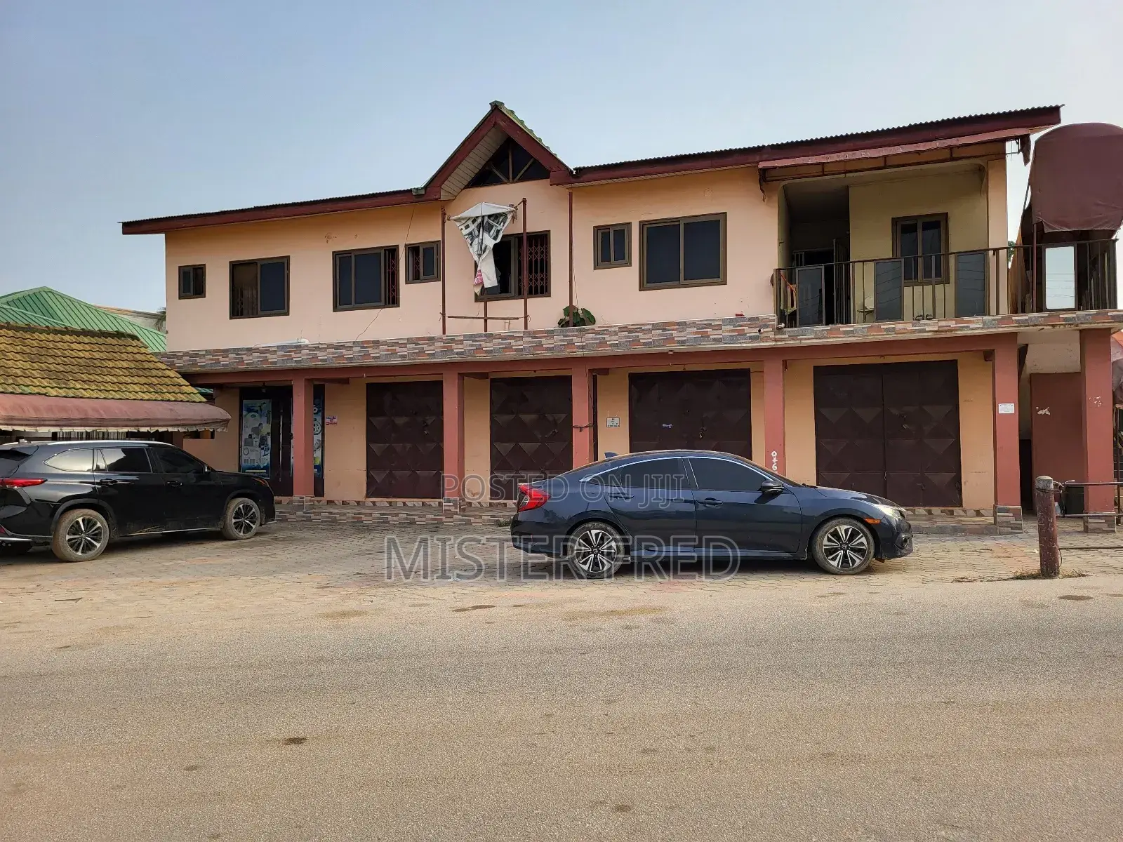 9bdrm Apartment in Scc, Weija for sale