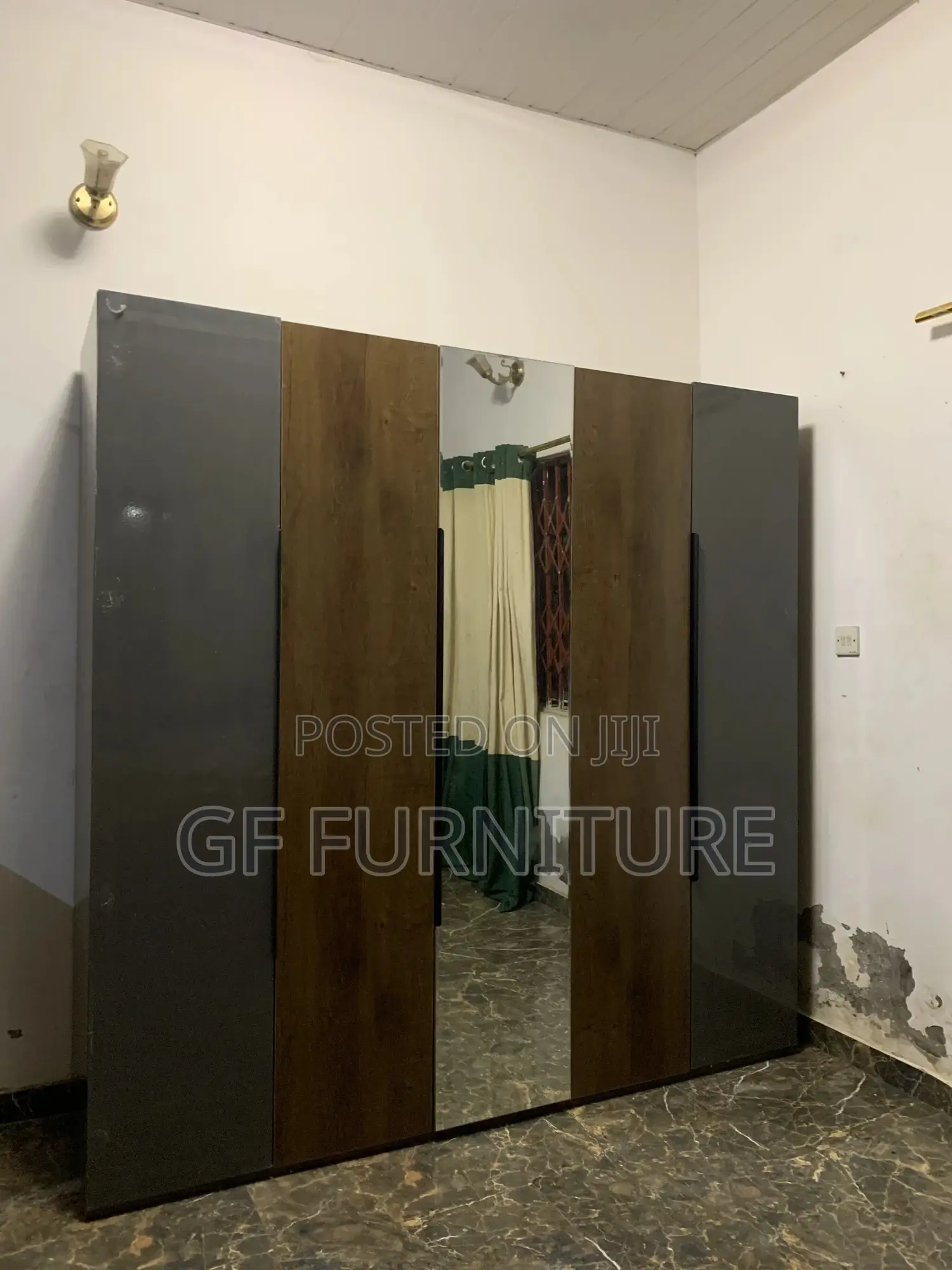 Modern 5-Doors Wardrobe With Integrated Mirror