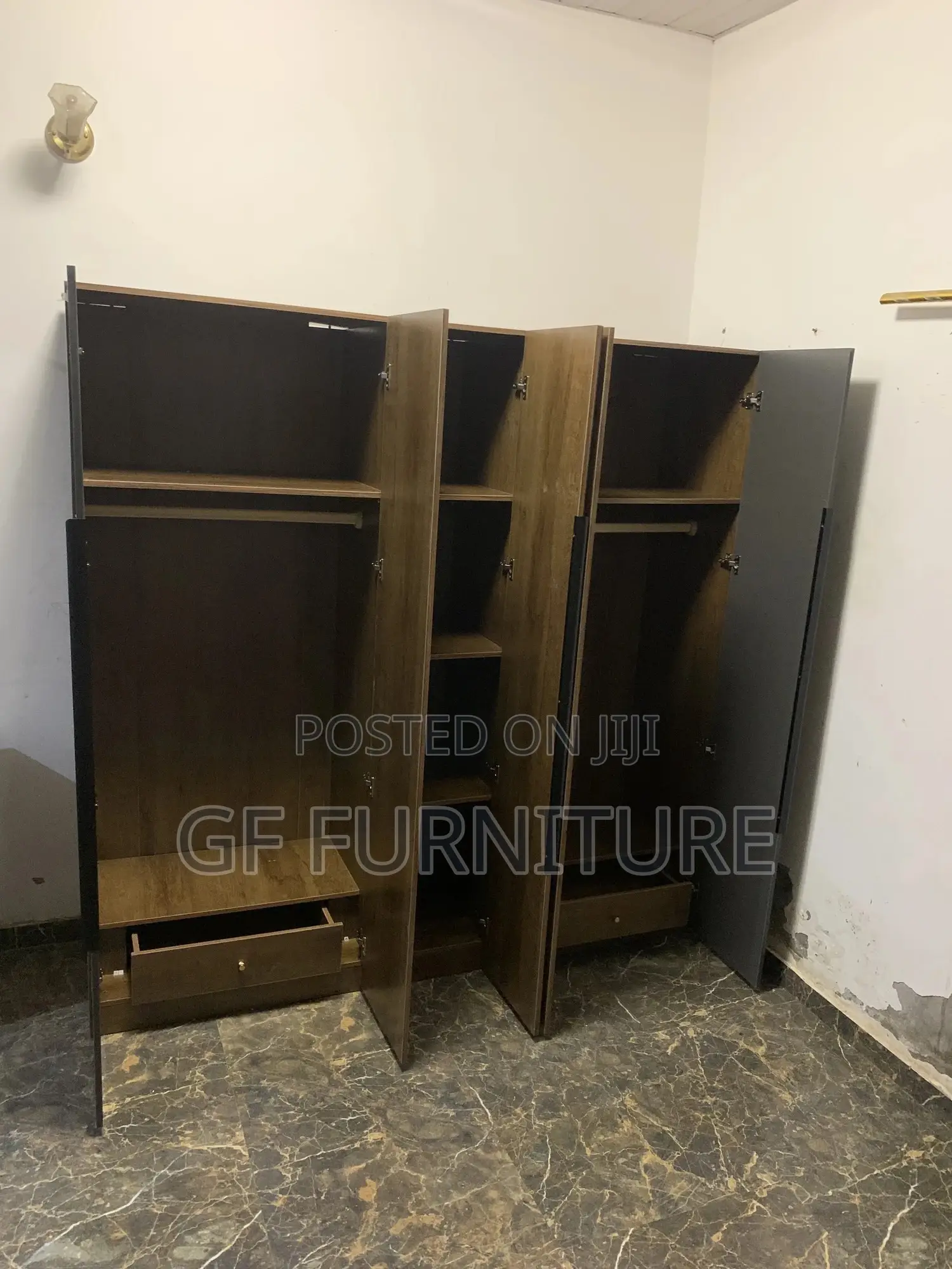 Modern 5-Doors Wardrobe With Integrated Mirror