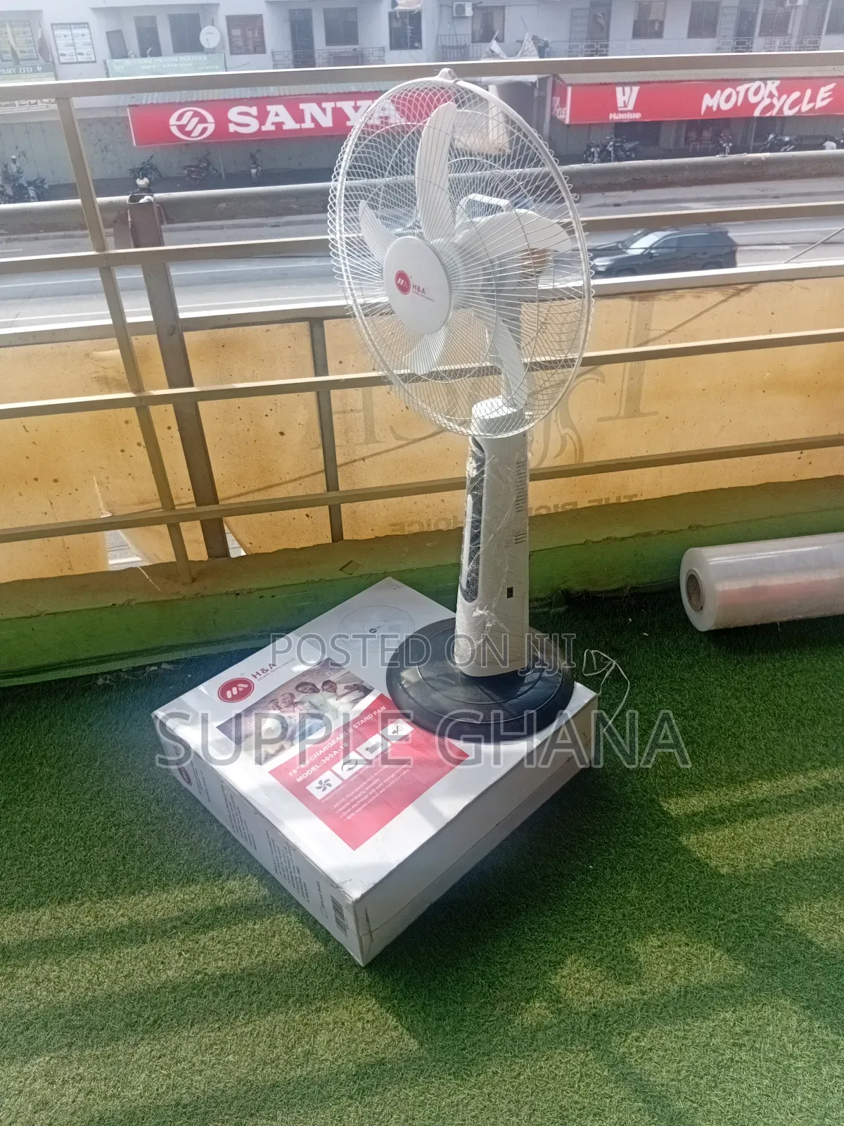 H A18 Energy-Saving Rechargeable Stand Fan – Modern Design