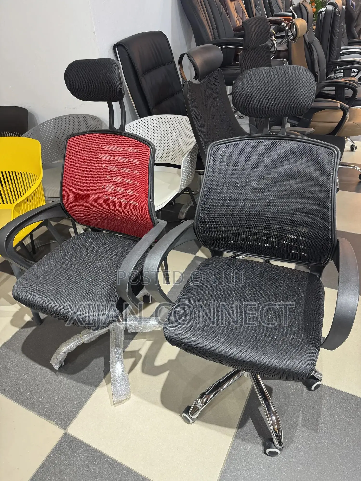 Comfortable Mesh Office Chair With Headrest – Adjustable Swivel