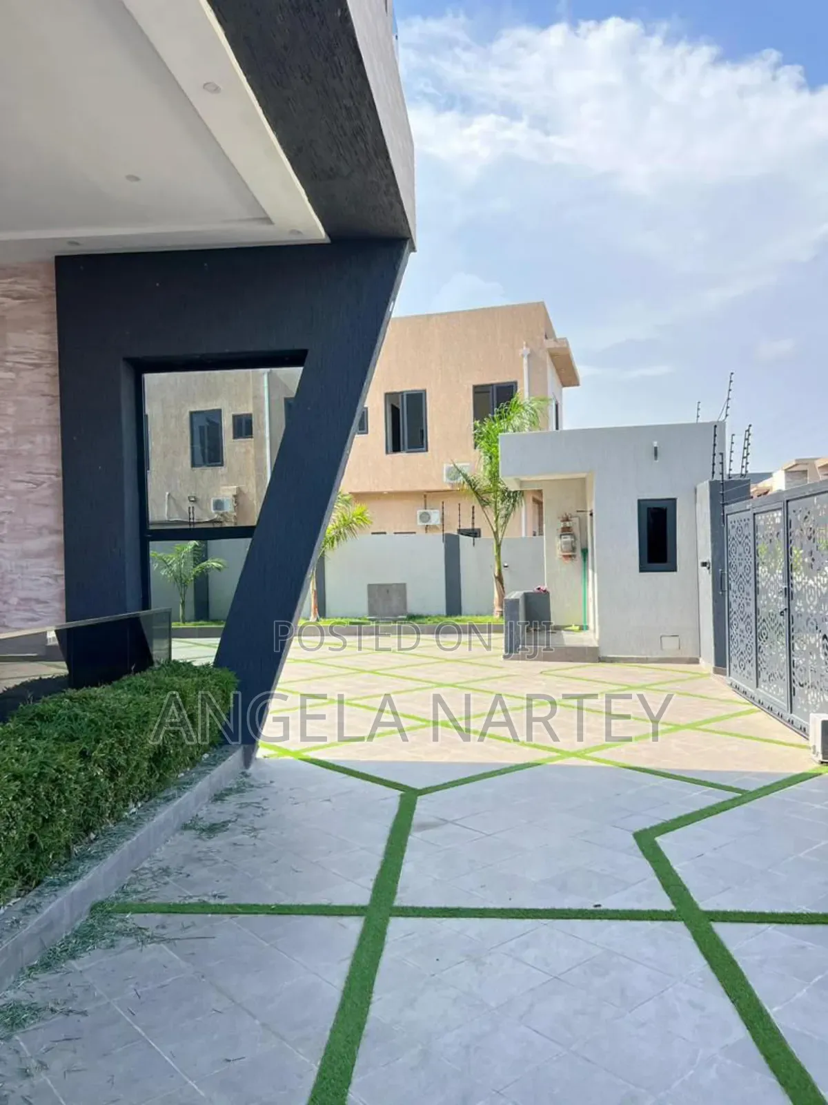 5bdrm House in East Airport, Accra Metropolitan for sale