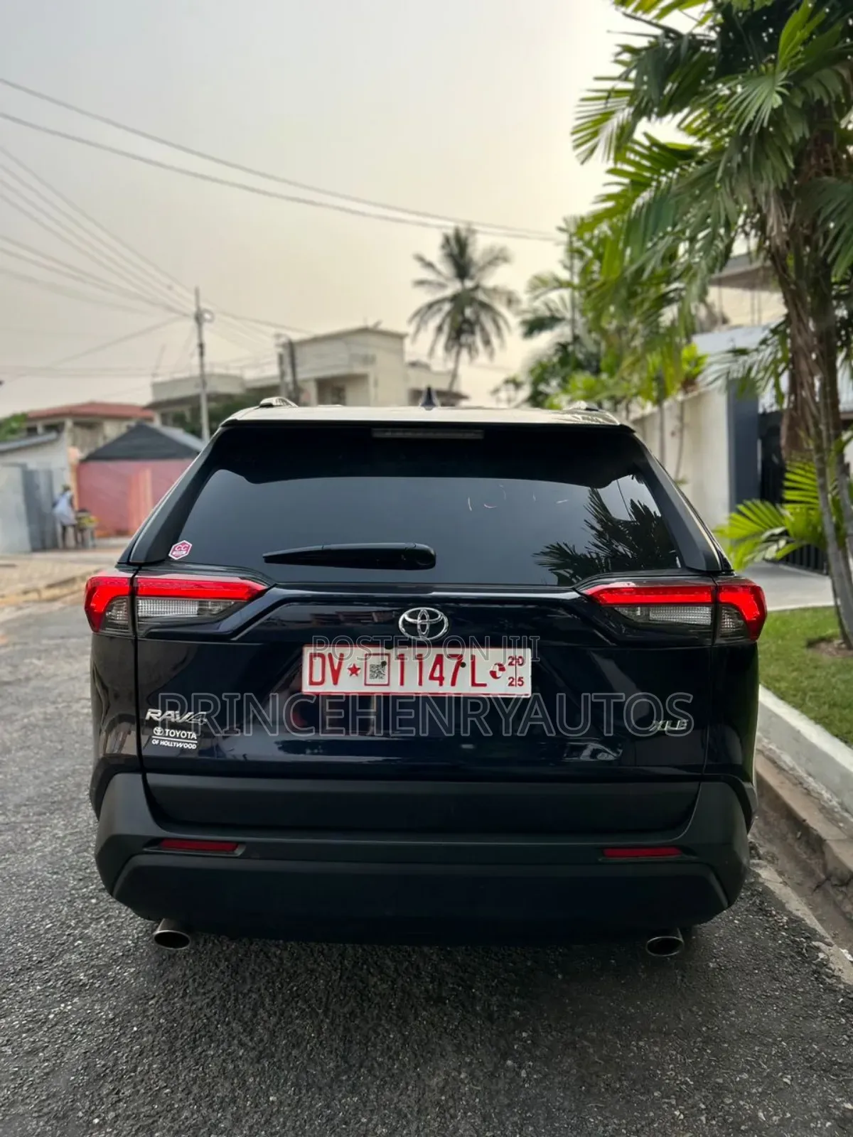 Toyota RAV4 XLE Premium 2022 Blue