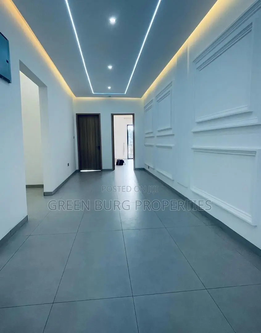 5bdrm House in East Legon for sale