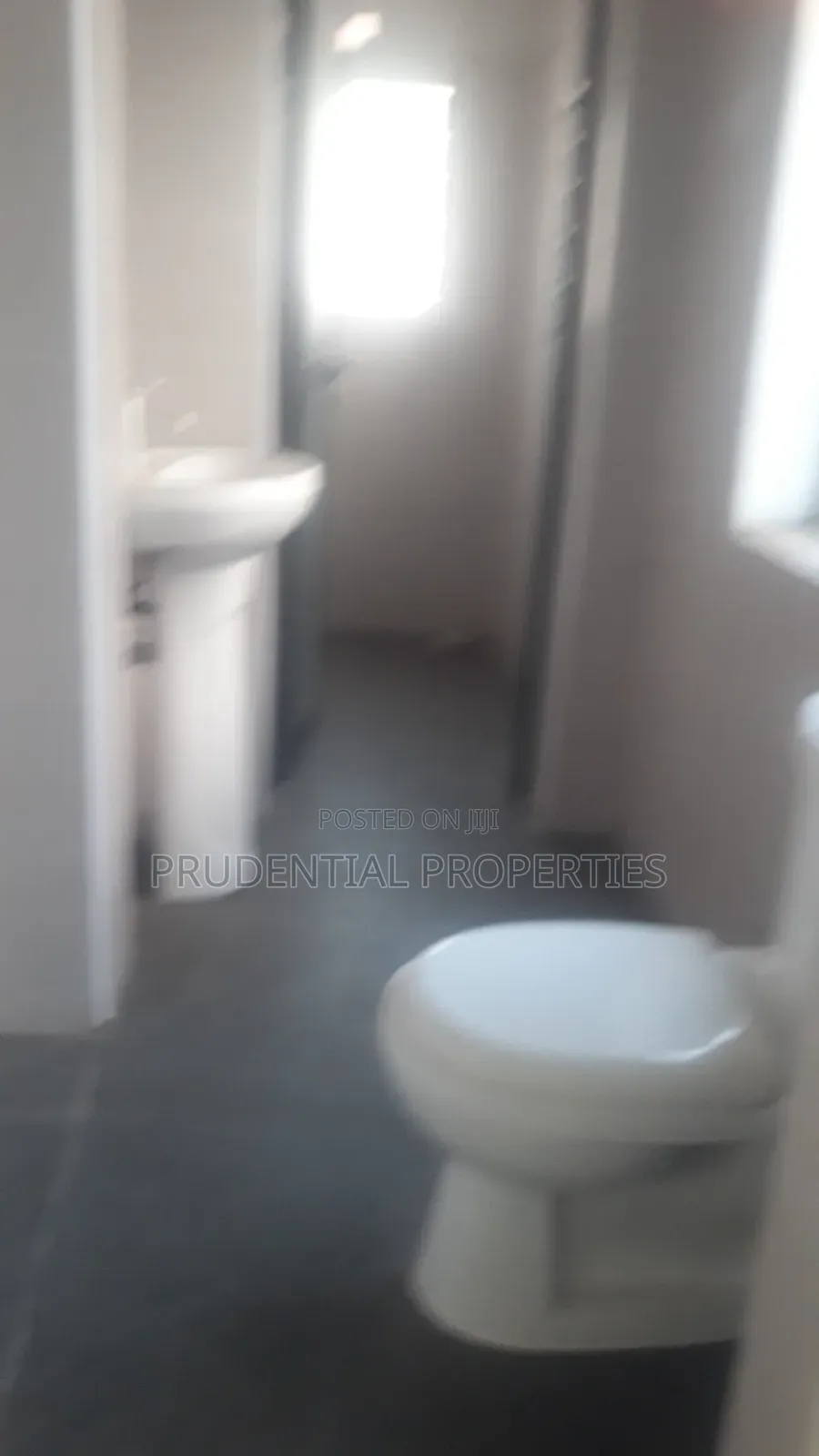 8bdrm House in Kokomlemle for rent