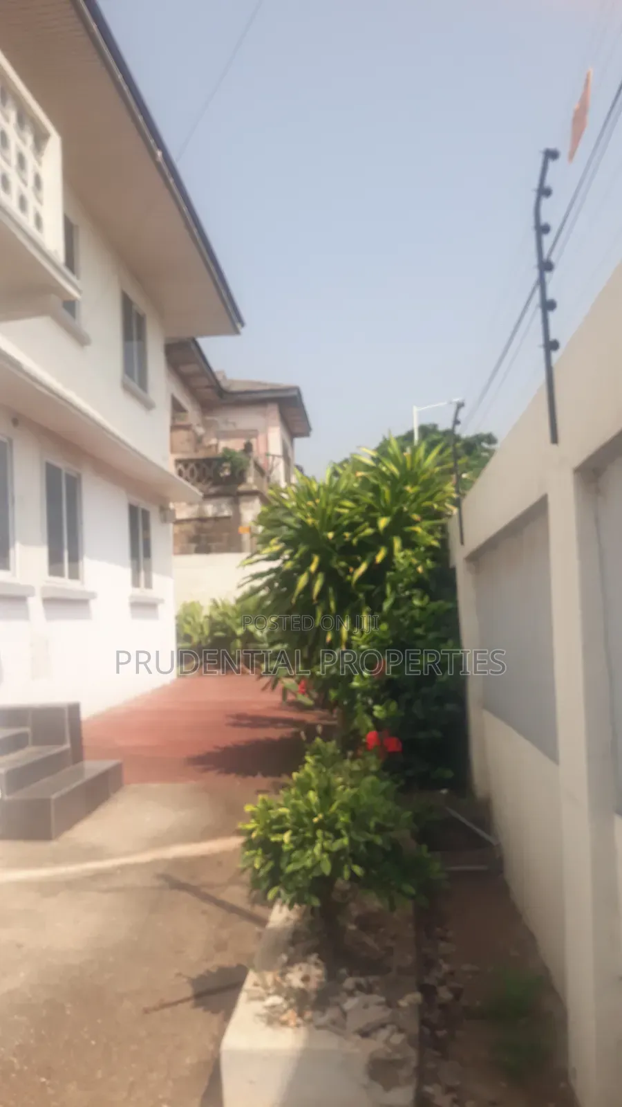 8bdrm House in Kokomlemle for rent