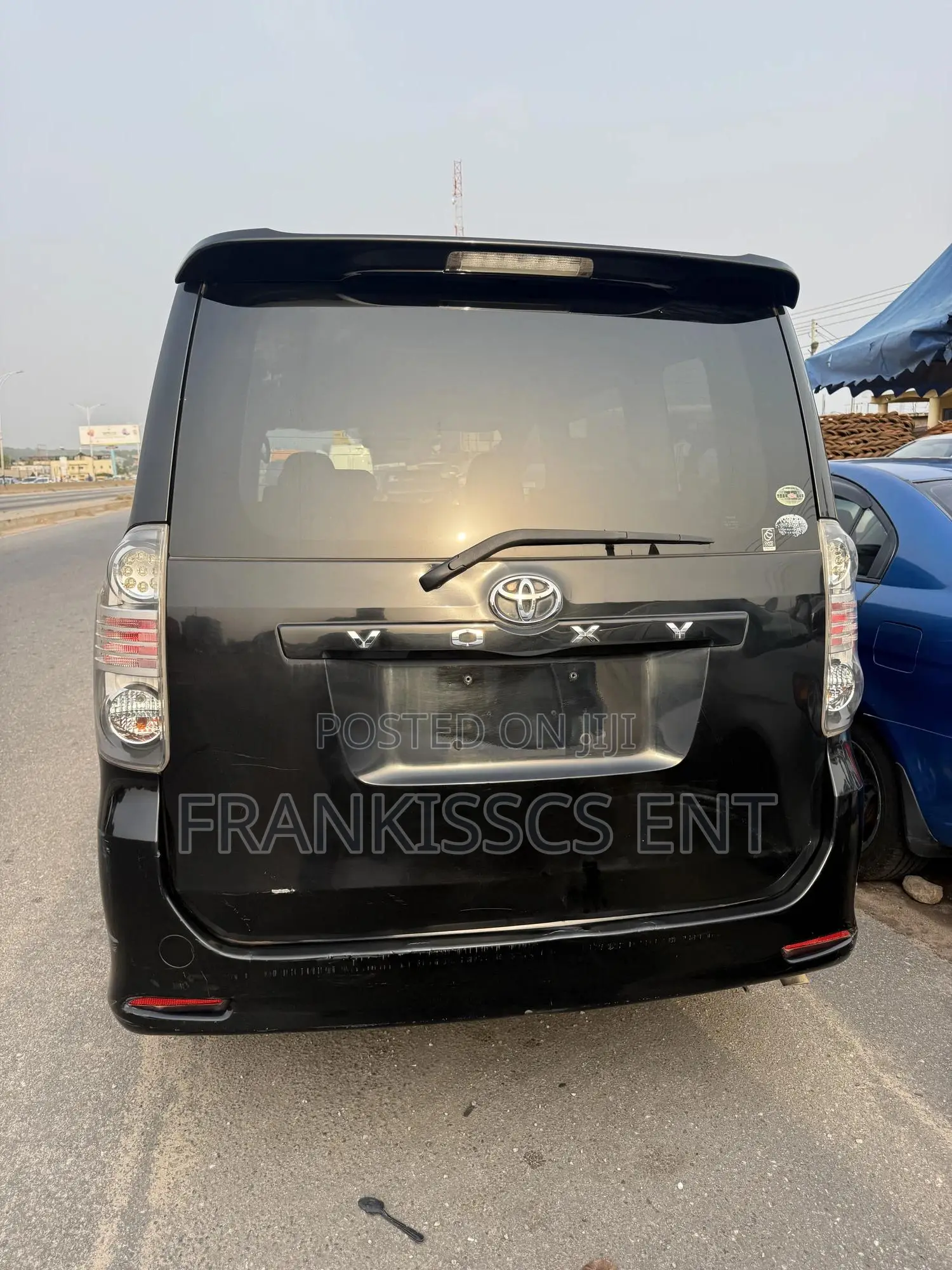 Toyota HiAce 2011 Black
