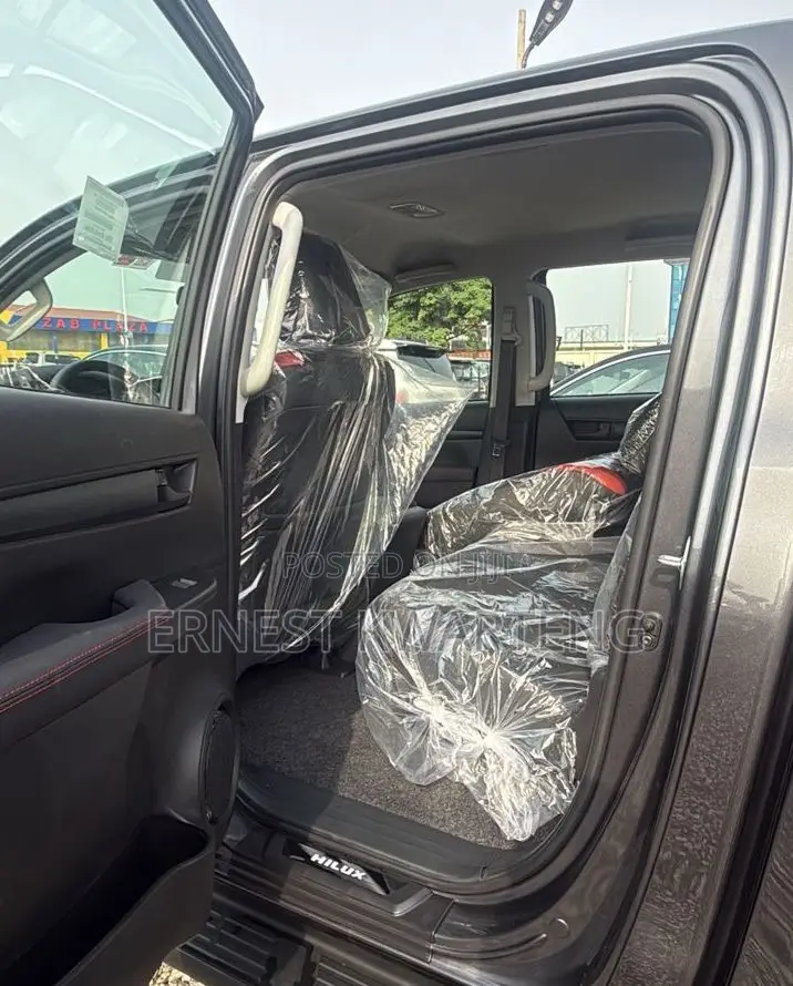 New Toyota Hilux 2025 Silver
