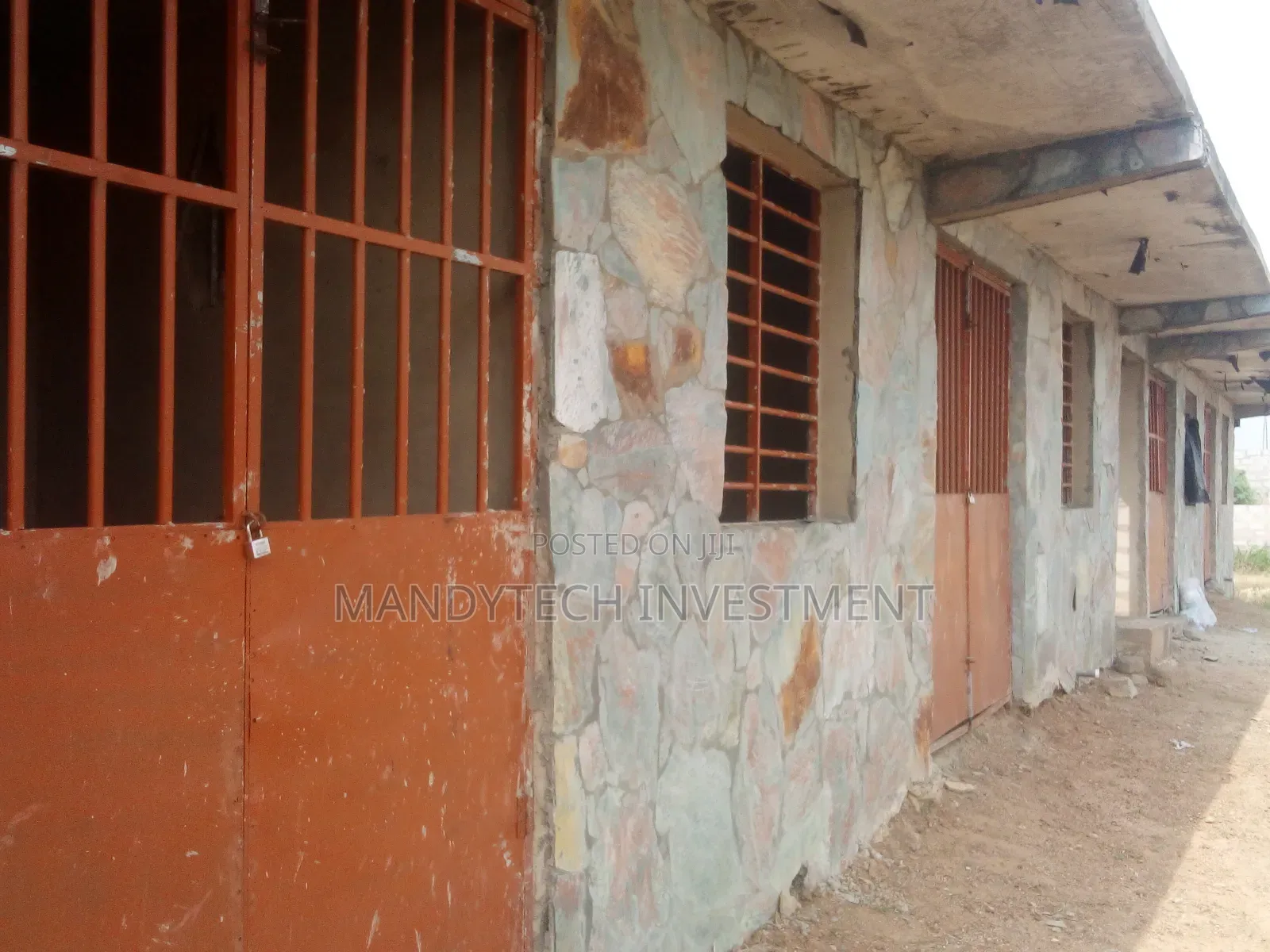 5bdrm Apartment in School Junction for sale