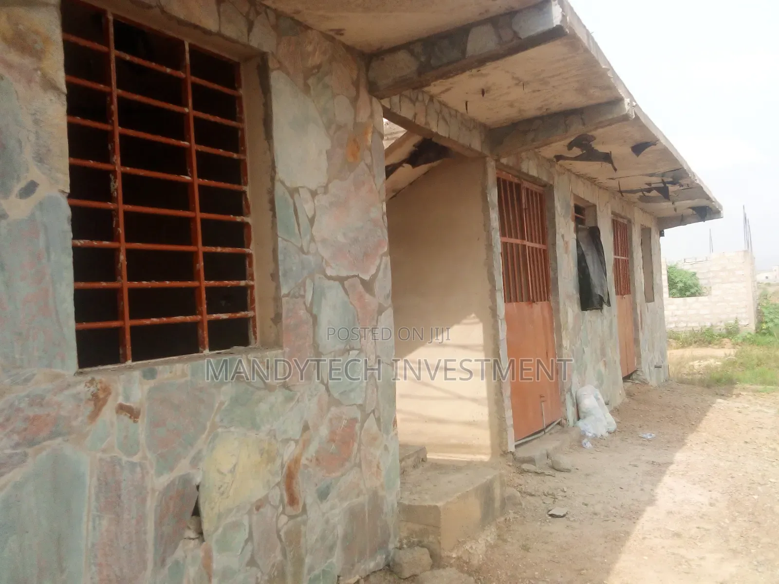 5bdrm Apartment in School Junction for sale