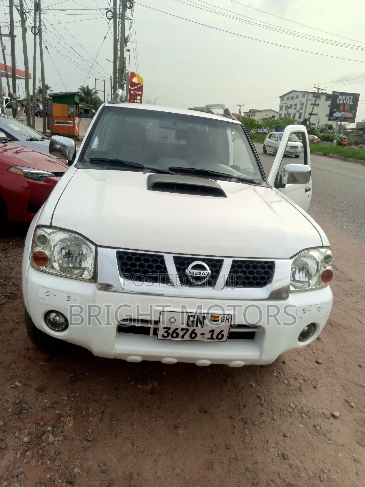 Nissan Hardbody 2012 White